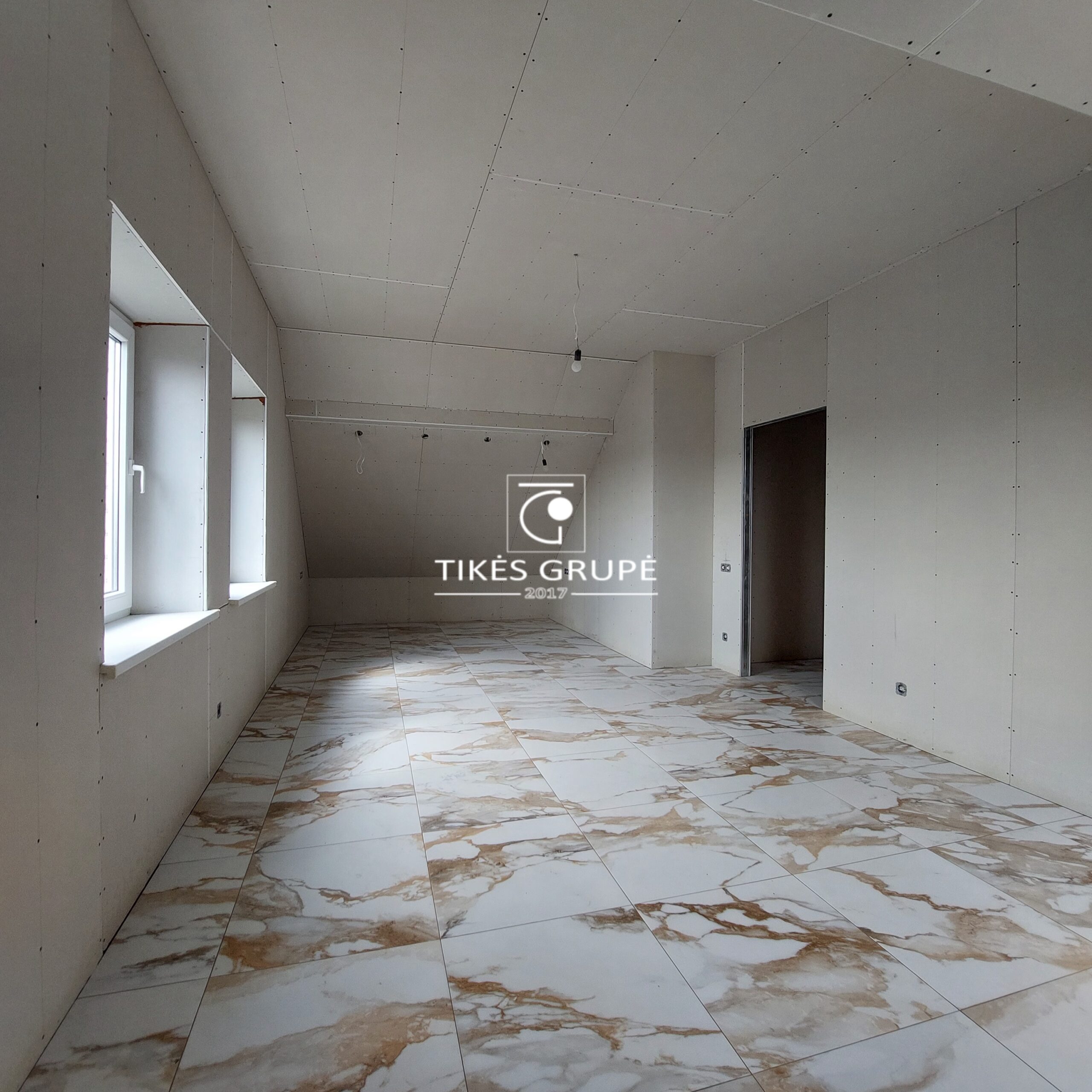 Mažajame kaimelyje parduodamas erdvus namas