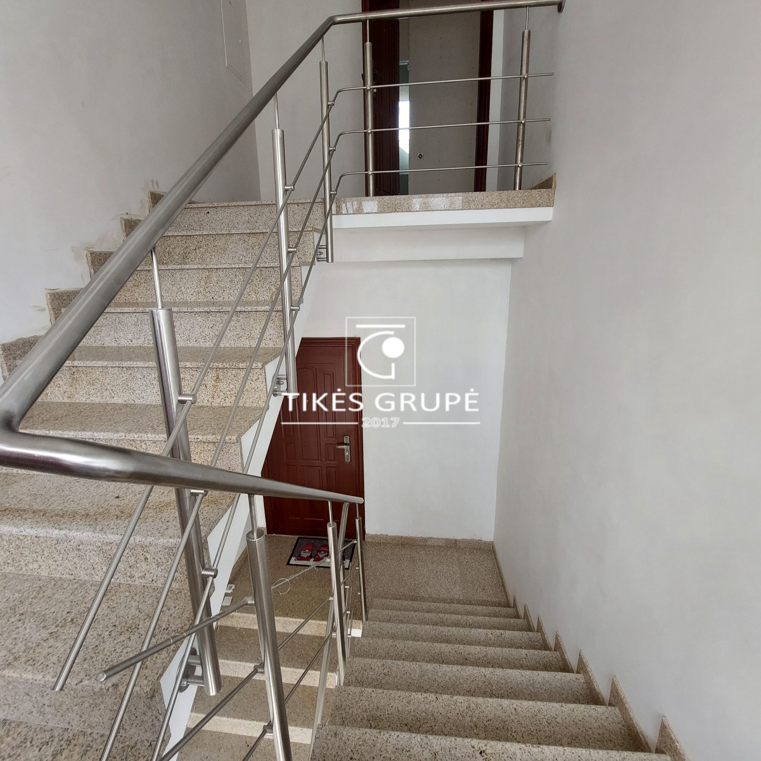 Mažajame kaimelyje parduodamas erdvus namas