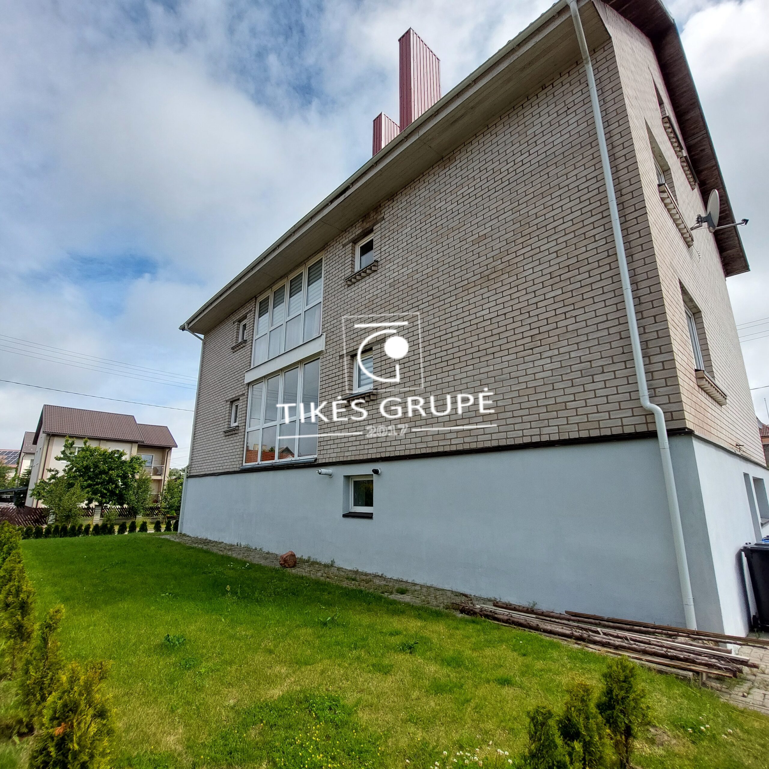 Mažajame kaimelyje parduodamas erdvus namas