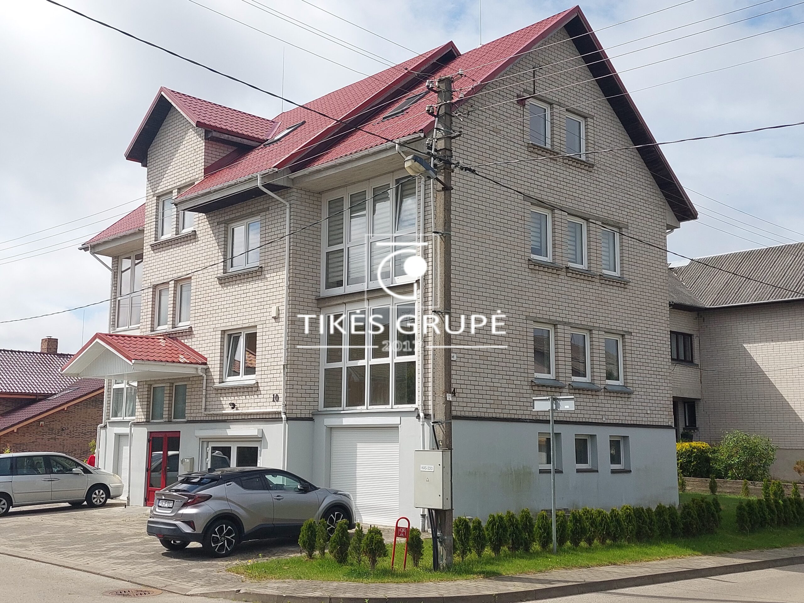 Mažajame kaimelyje parduodamas erdvus namas