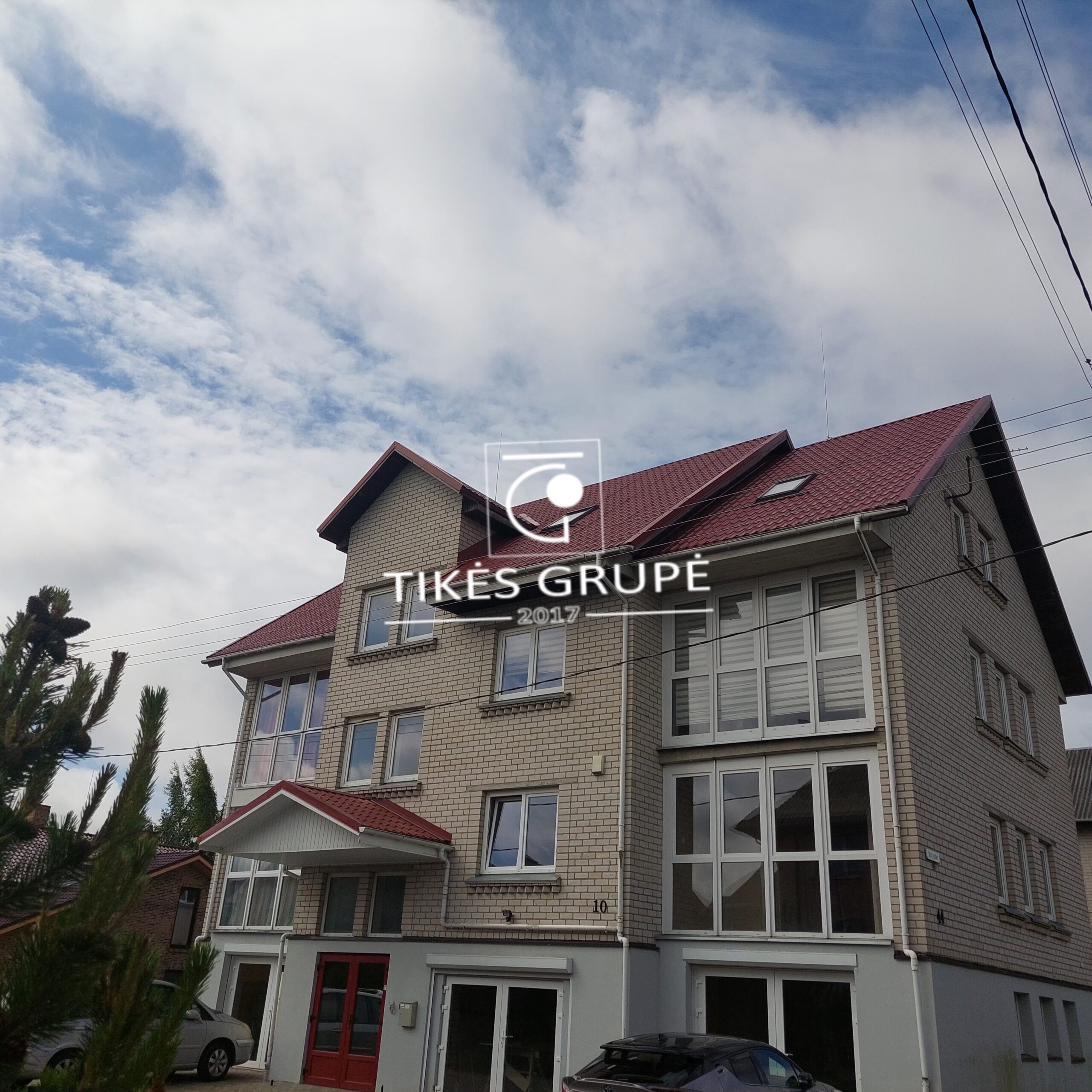 Mažajame kaimelyje parduodamas erdvus namas