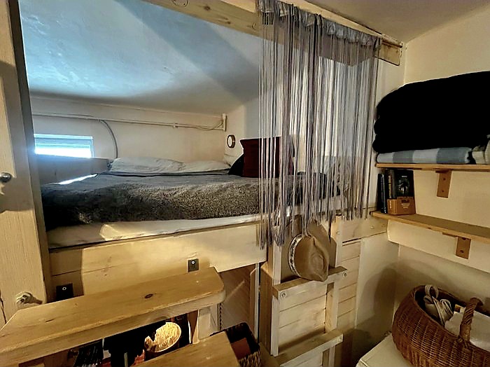 Centre parduodamas butas studija