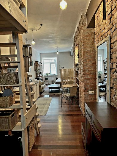 Centre parduodamas butas studija