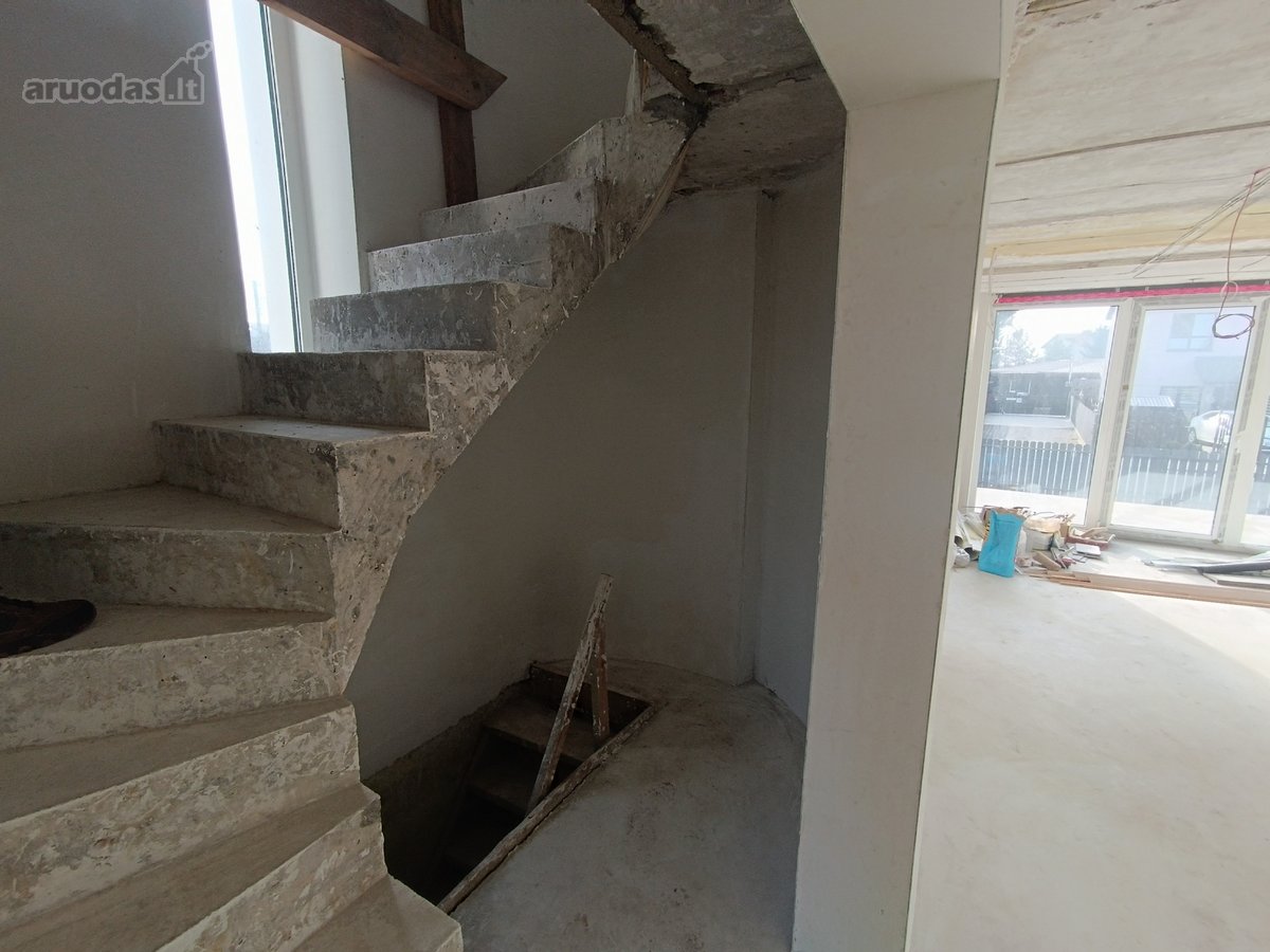 Parduodamas erdvus mūrinis namas Balsiuose, Vilniuje