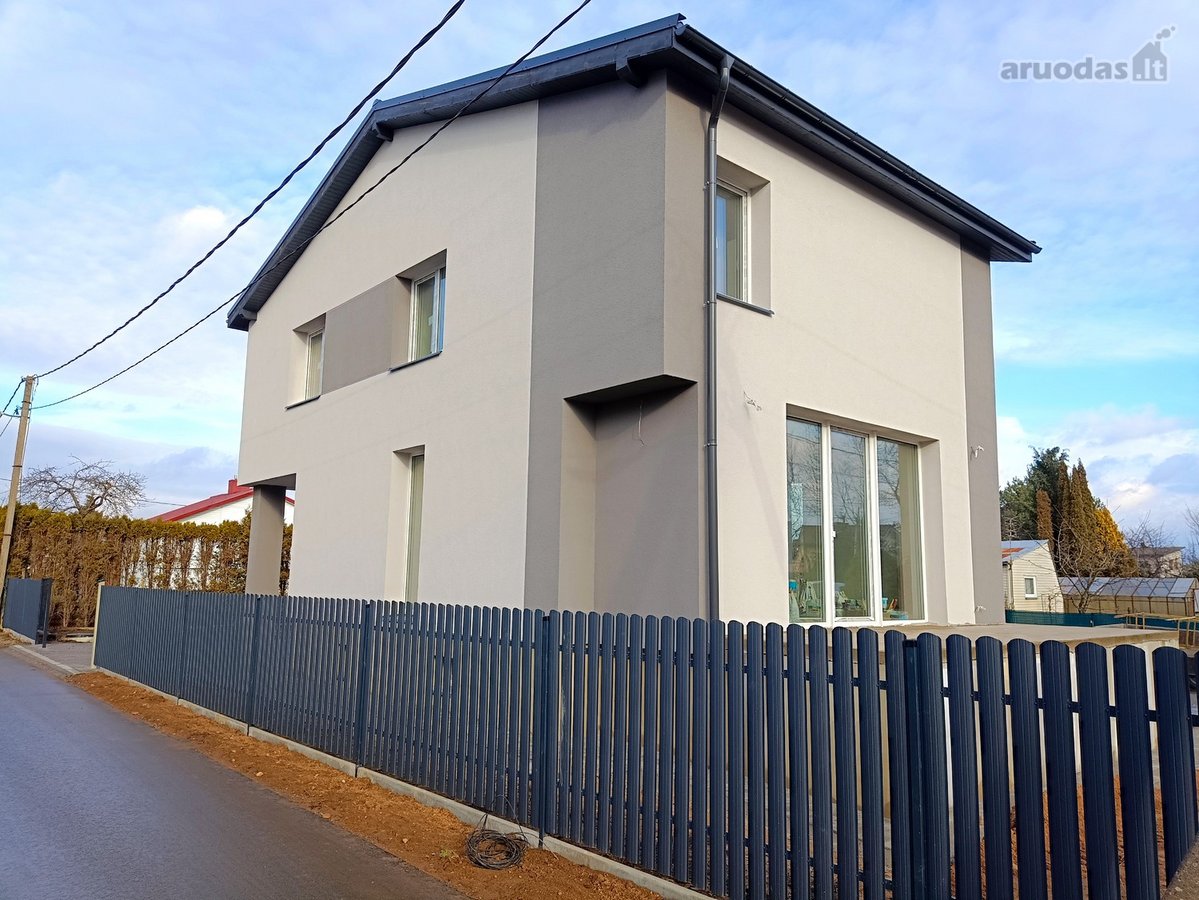 Parduodamas erdvus mūrinis namas Balsiuose, Vilniuje