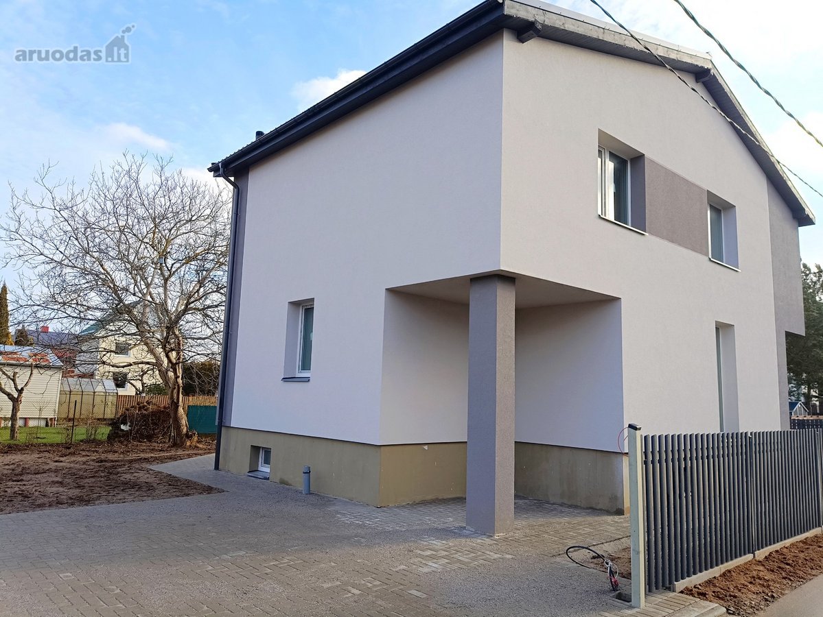 Parduodamas erdvus mūrinis namas Balsiuose, Vilniuje