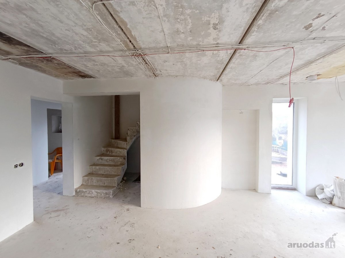 Parduodamas erdvus mūrinis namas Balsiuose, Vilniuje