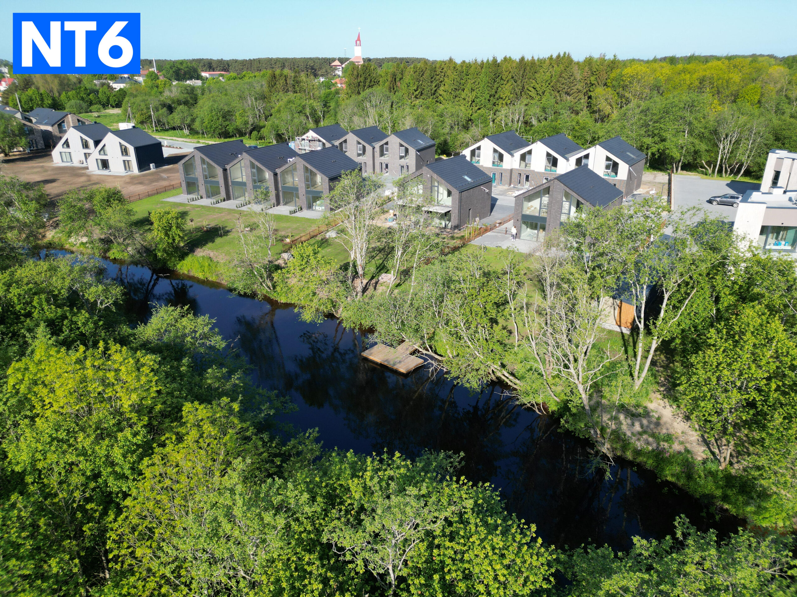 IŠSKIRTINIAI KOTEDŽAI ŠVENTOJOJE ŠALIA UPĖS