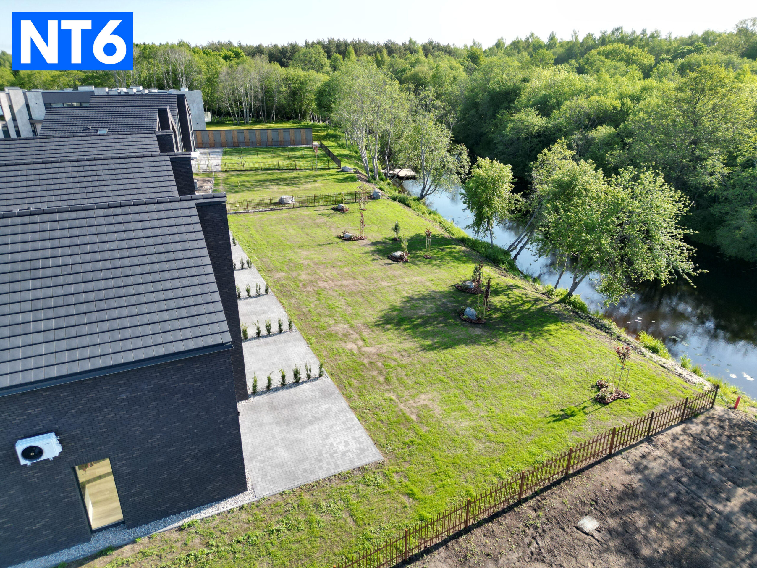 IŠSKIRTINIAI KOTEDŽAI ŠVENTOJOJE ŠALIA UPĖS