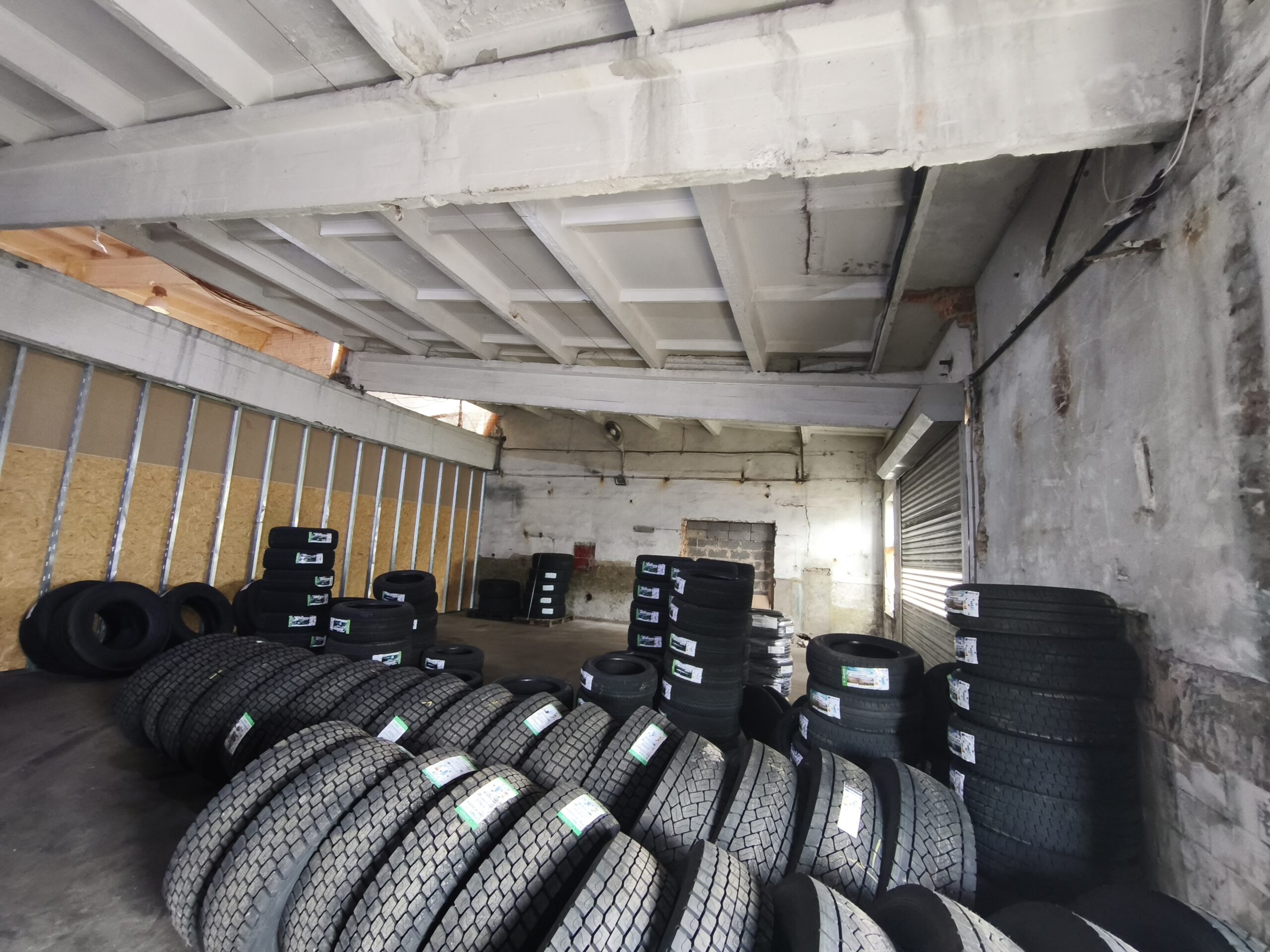 Išnuomojamos sandėliavimo, gamybinės patalpos Klaipėdoje. Patalpų aprašymas: Paryžiaus Komunos g,