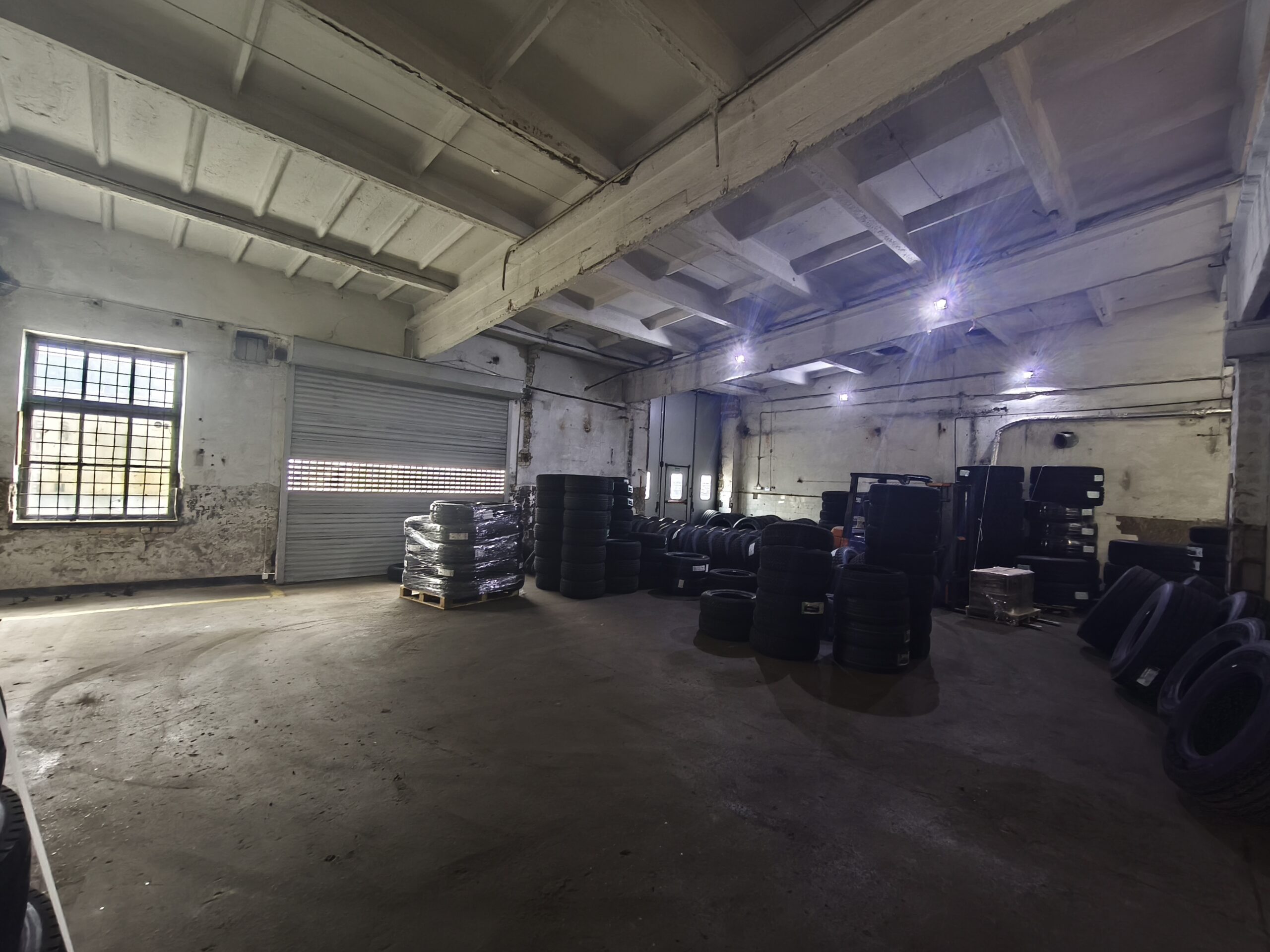 Išnuomojamos sandėliavimo, gamybinės patalpos Klaipėdoje. Patalpų aprašymas: Paryžiaus Komunos g,