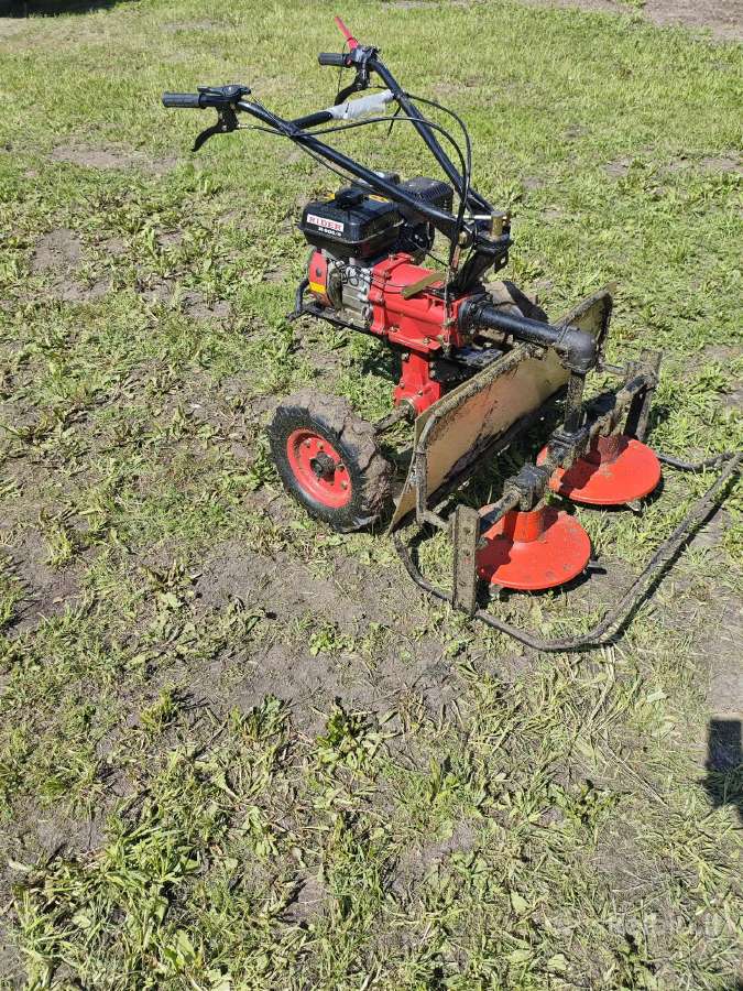 Motoblokas su daug priedų, garantija