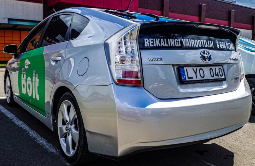 Toyota Prius nuoma ir išperkamoji, darbui – pavežėjams, kurjeriams, taksistams ar asmeninėms reikmėms – visoje Lietuvoje