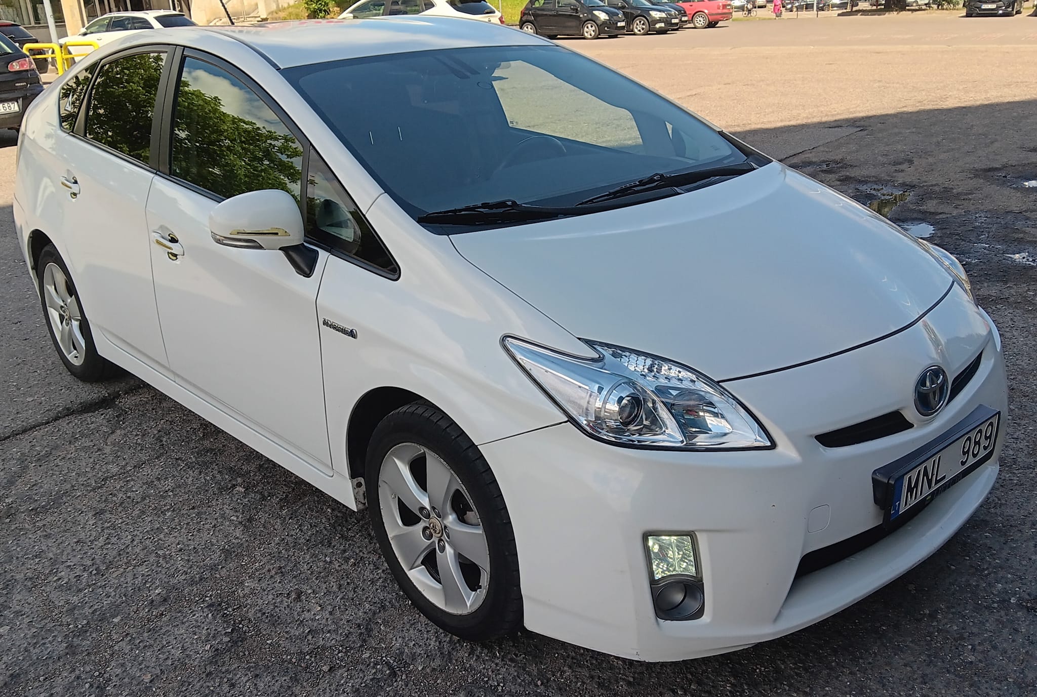 Toyota Prius nuoma ir išperkamoji, darbui – pavežėjams, kurjeriams, taksistams ar asmeninėms reikmėms – visoje Lietuvoje