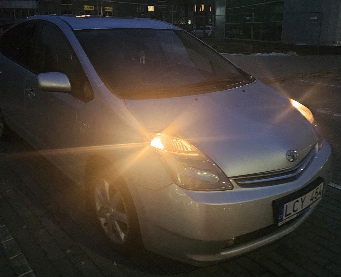 Toyota Prius nuoma ir išperkamoji, darbui – pavežėjams, kurjeriams, taksistams ar asmeninėms reikmėms – visoje Lietuvoje