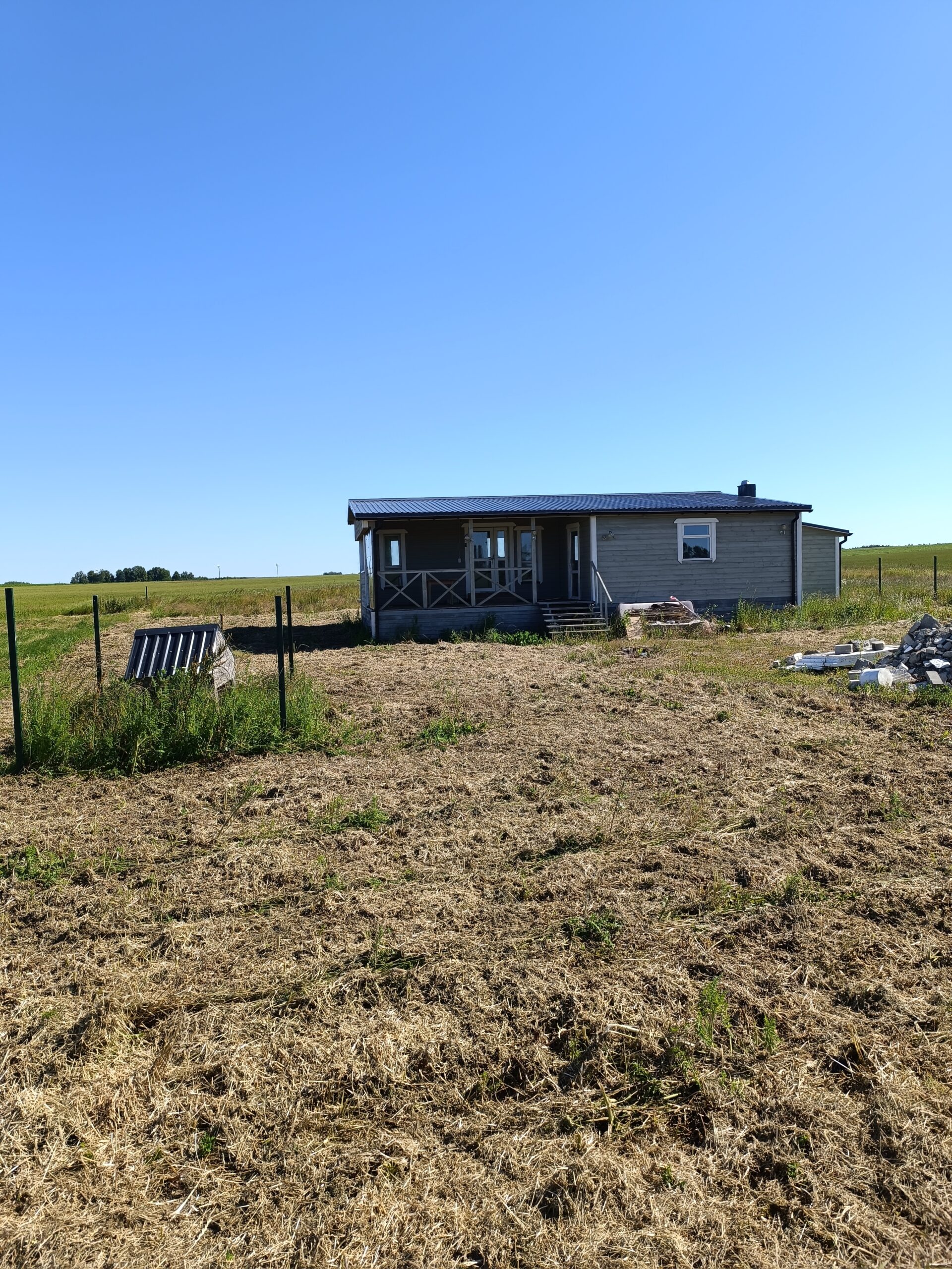 Vidmantų sen. Kiauleikių k. Parduodamas 13,42 arų sklypas su 58 kv.m. Namu. + terasa 18 kv.m.