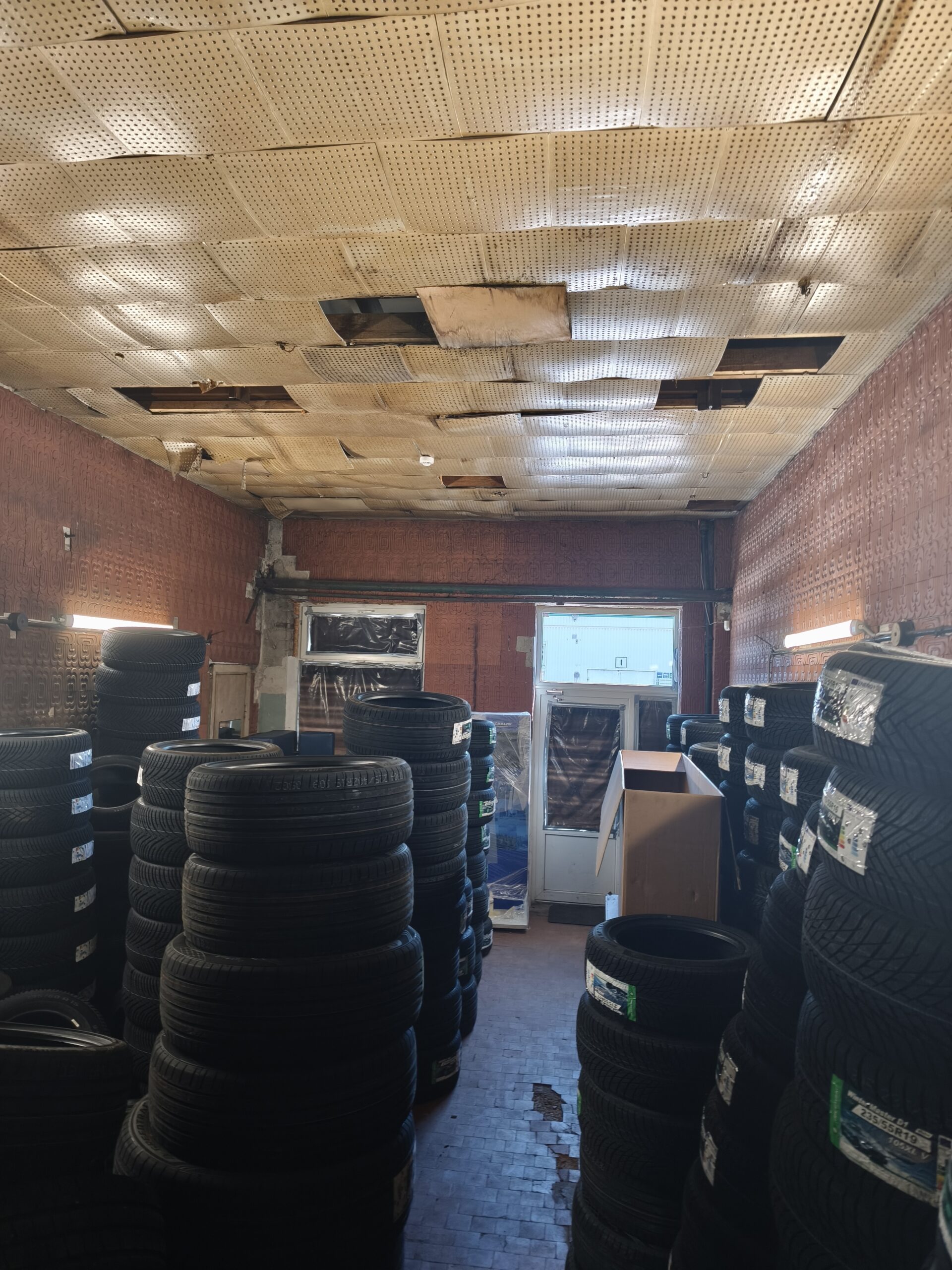 Išnuomojamos 188 ir 45 kv.m. Gamybinės – auto servizo ar sandėliavimo patalpos