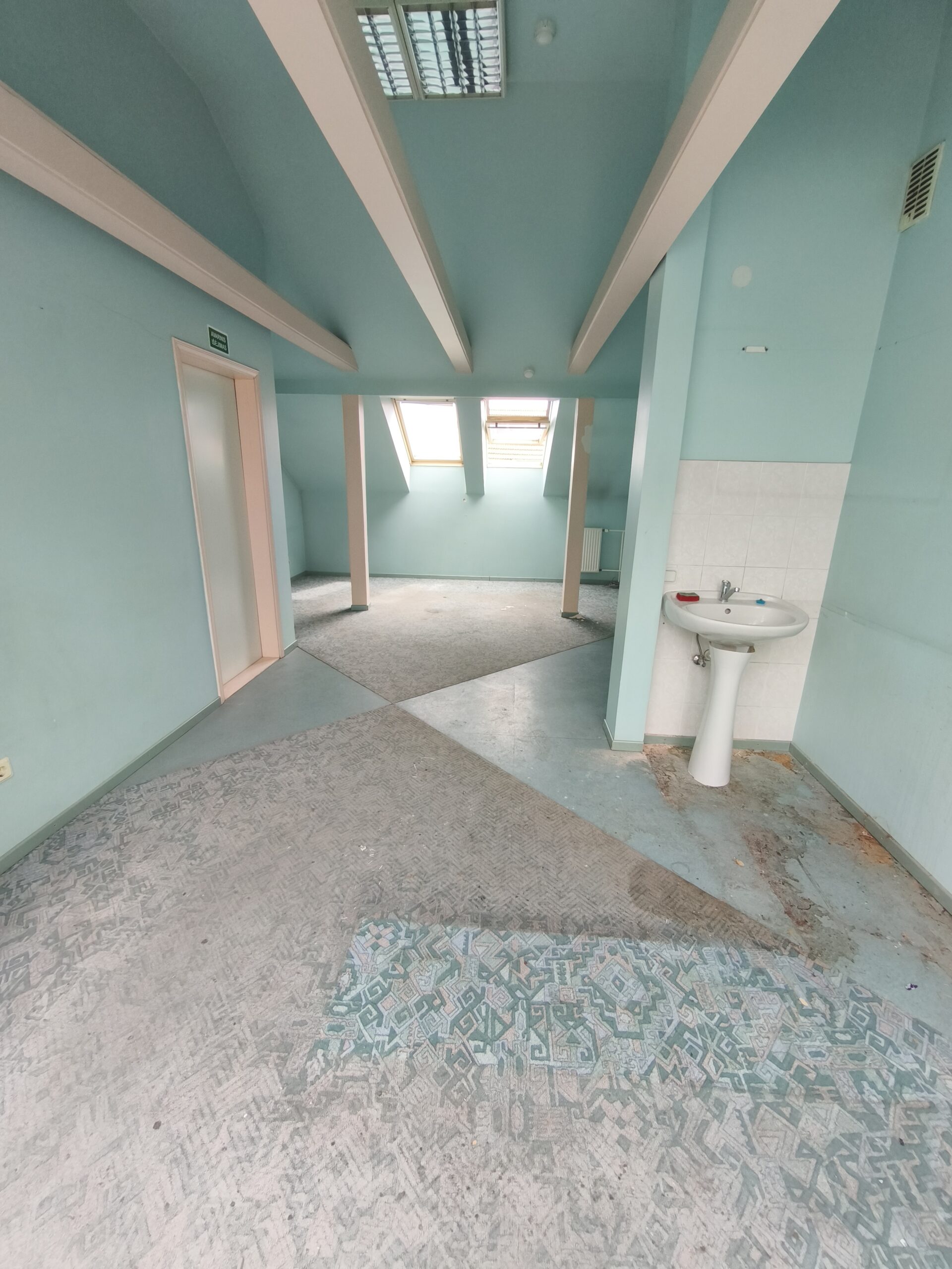 Išnuomojamos 80 kv.m. Patalpos centre Vytauto g. Tik už 600 eu/viskas įskaičiuota