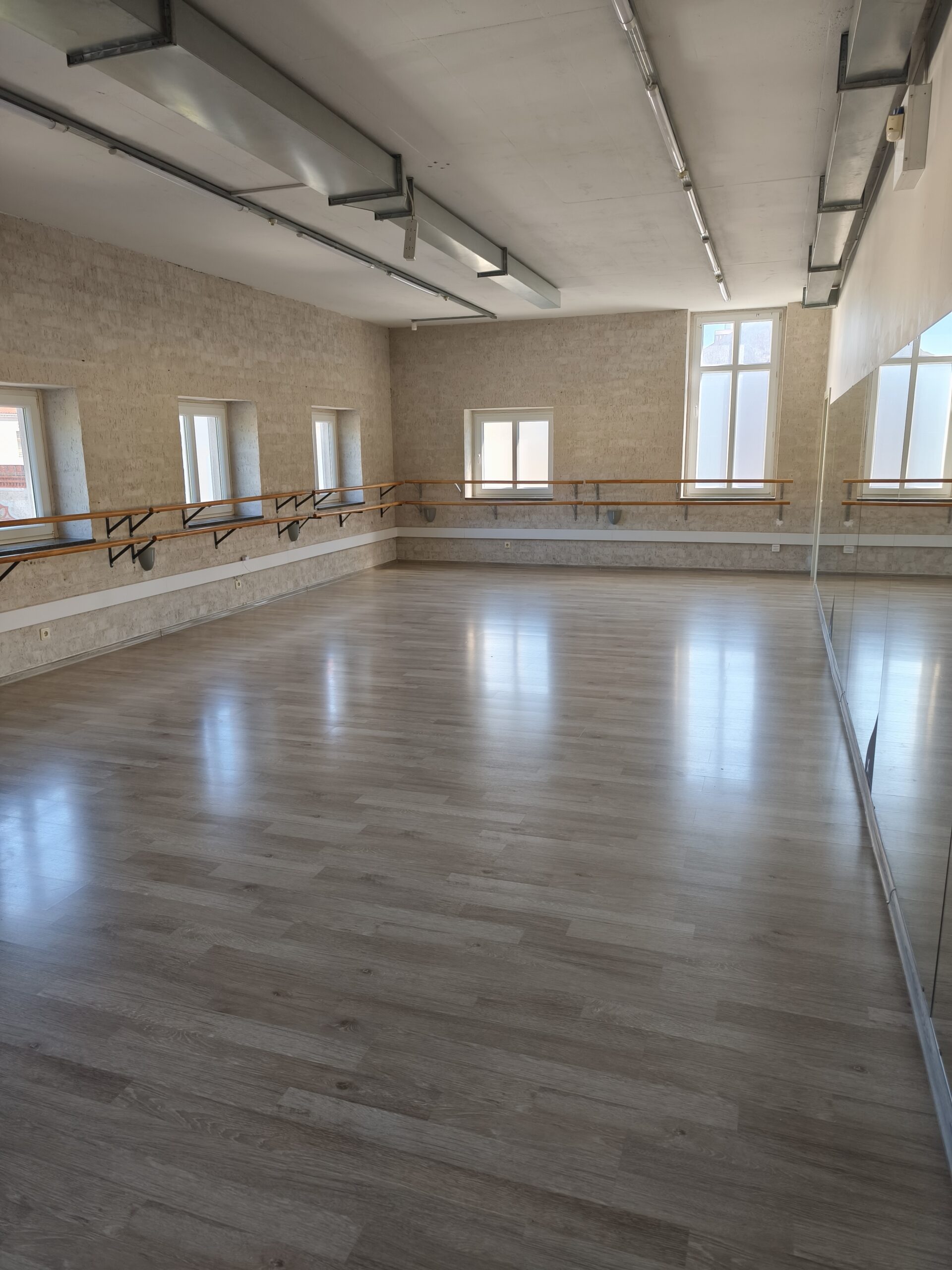 Išnuomojamos 110, 71, 49 kv.m. Patalpos Tiltų g. Klaipėdos senamiestyje