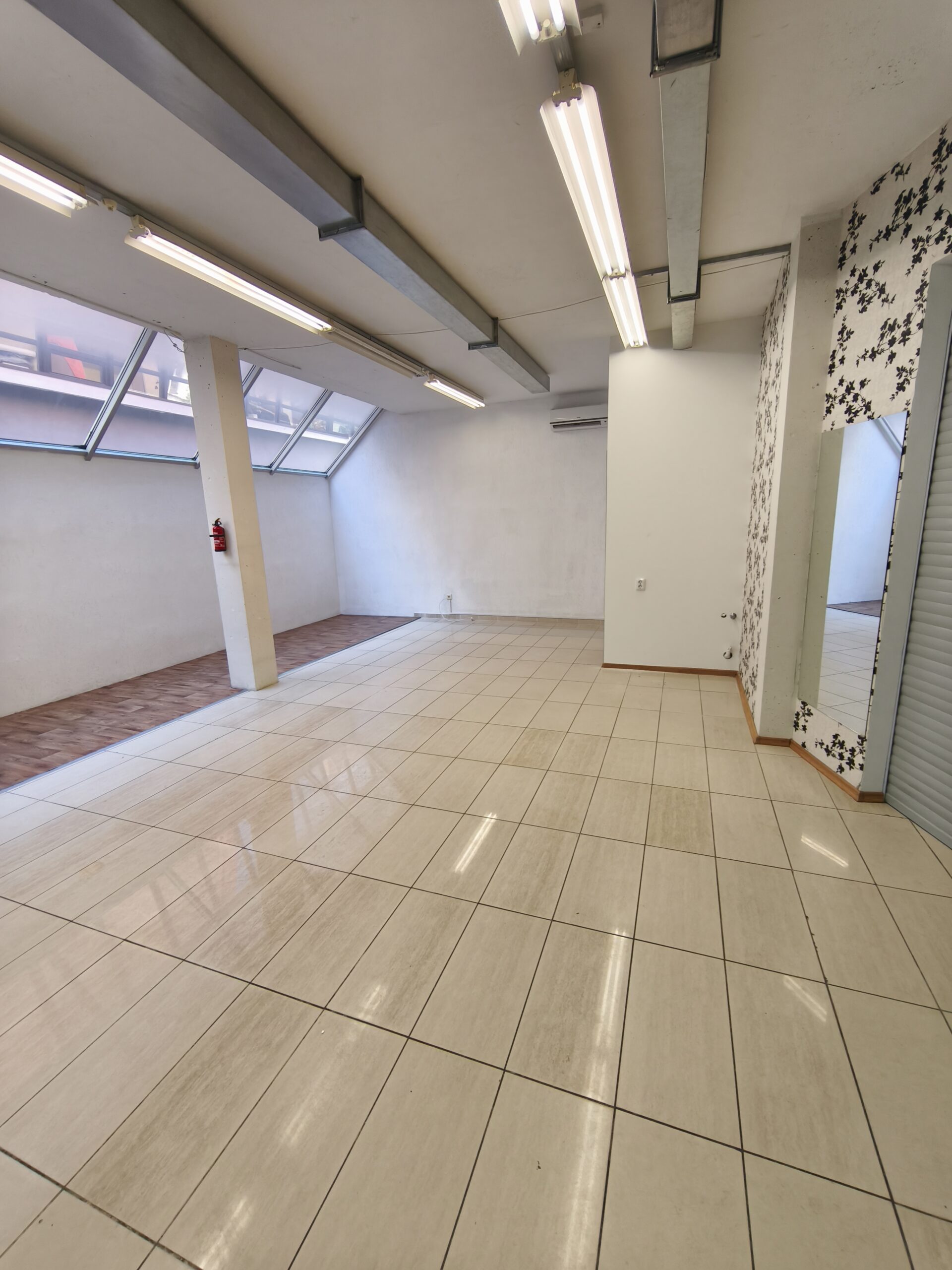 Išnuomojamos 110, 71, 49 kv.m. Patalpos Tiltų g. Klaipėdos senamiestyje