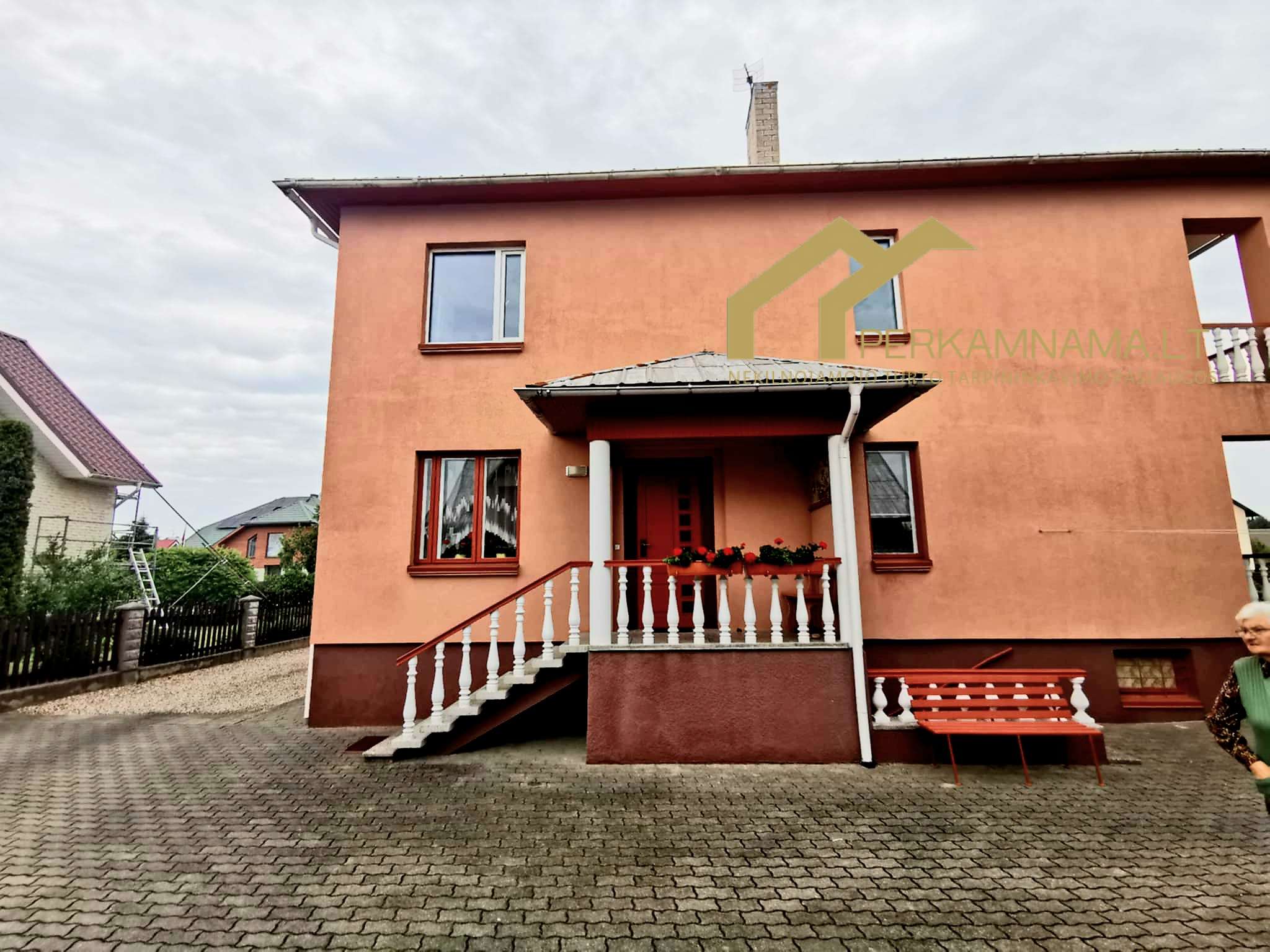 PARDUODAMAS PUSĖ NAMO SU 7 ARŲ SKLYPU GARGŽDUOSE