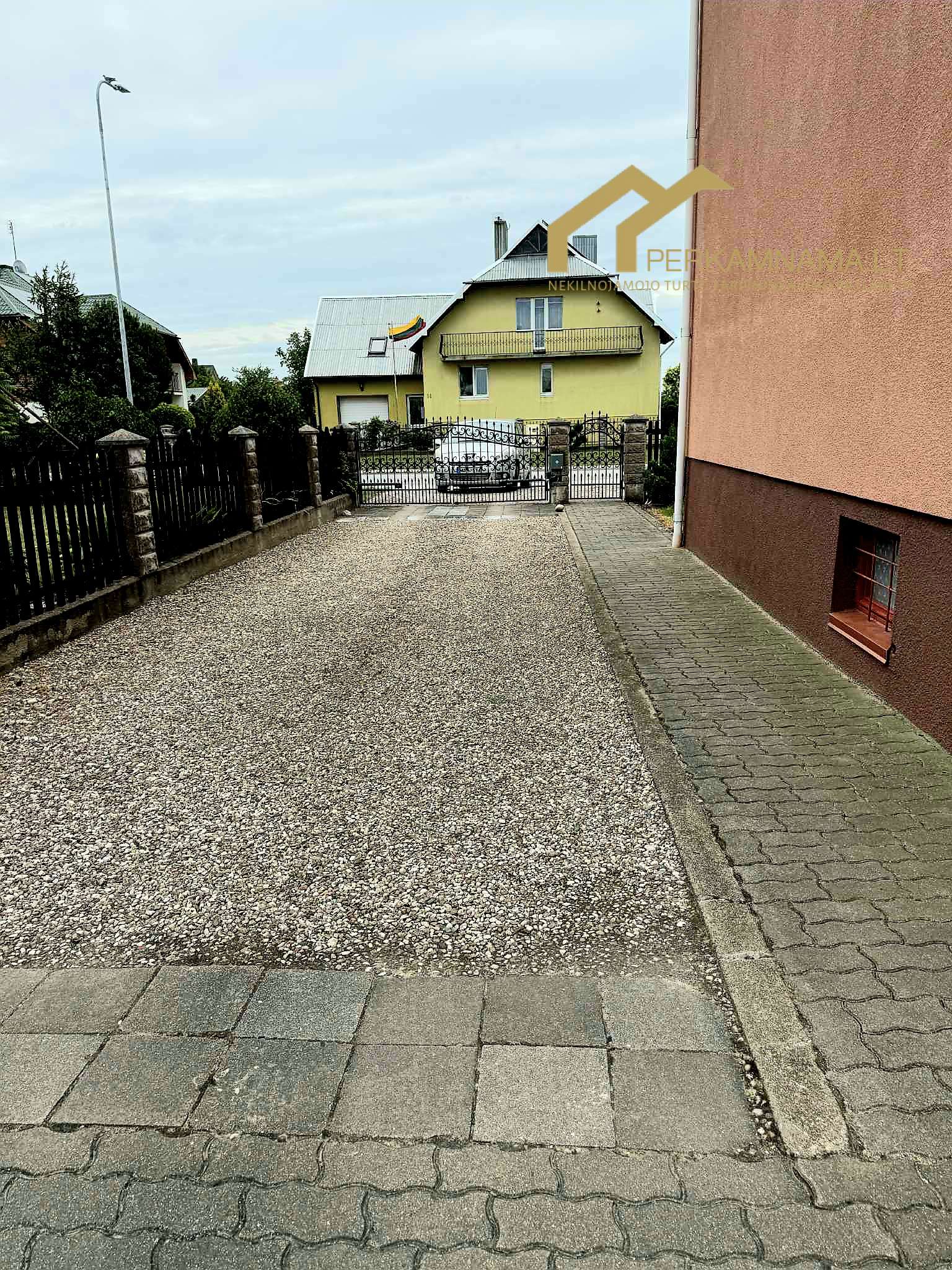 PARDUODAMAS PUSĖ NAMO SU 7 ARŲ SKLYPU GARGŽDUOSE