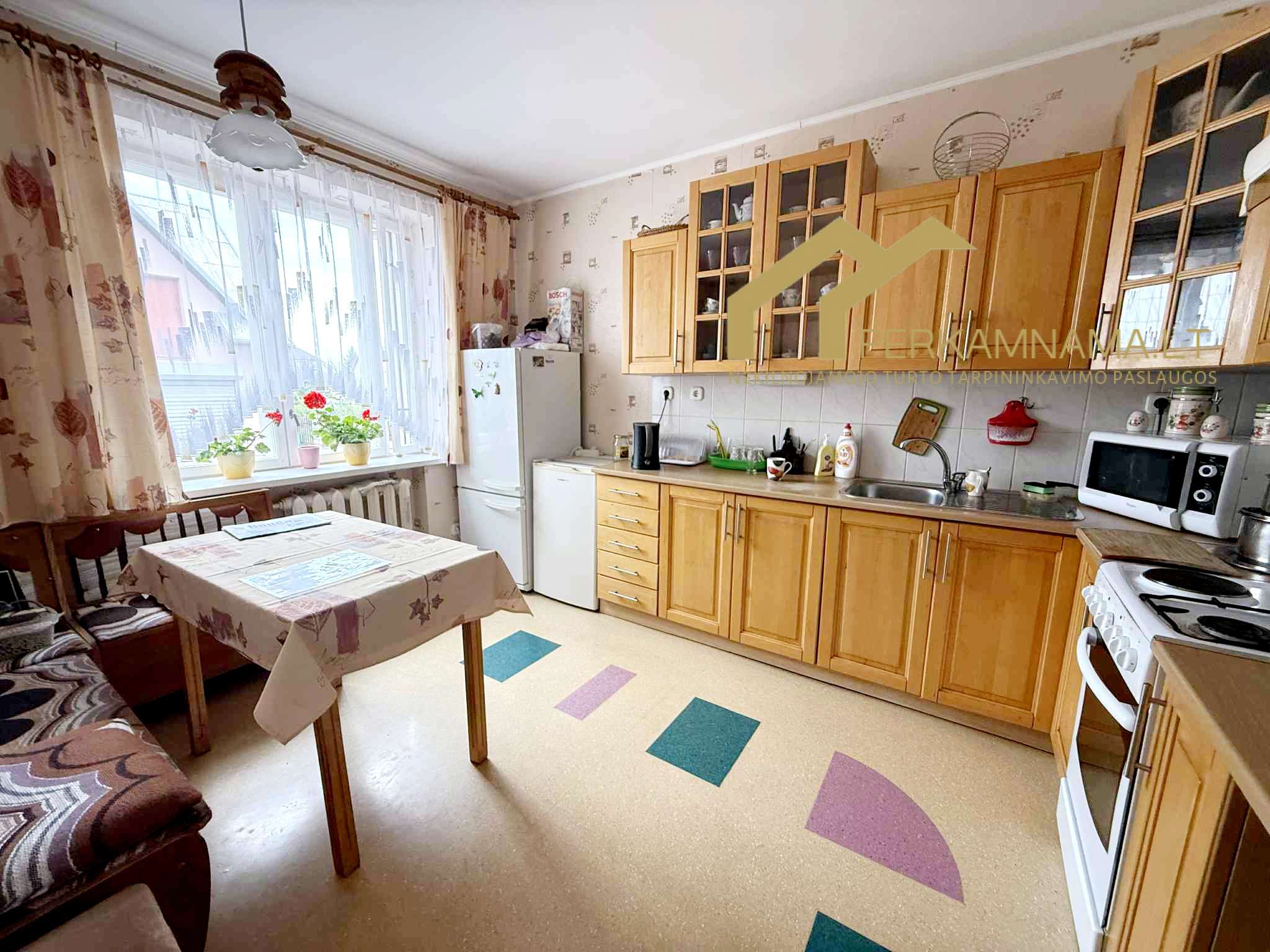 PARDUODAMAS PUSĖ NAMO SU 7 ARŲ SKLYPU GARGŽDUOSE