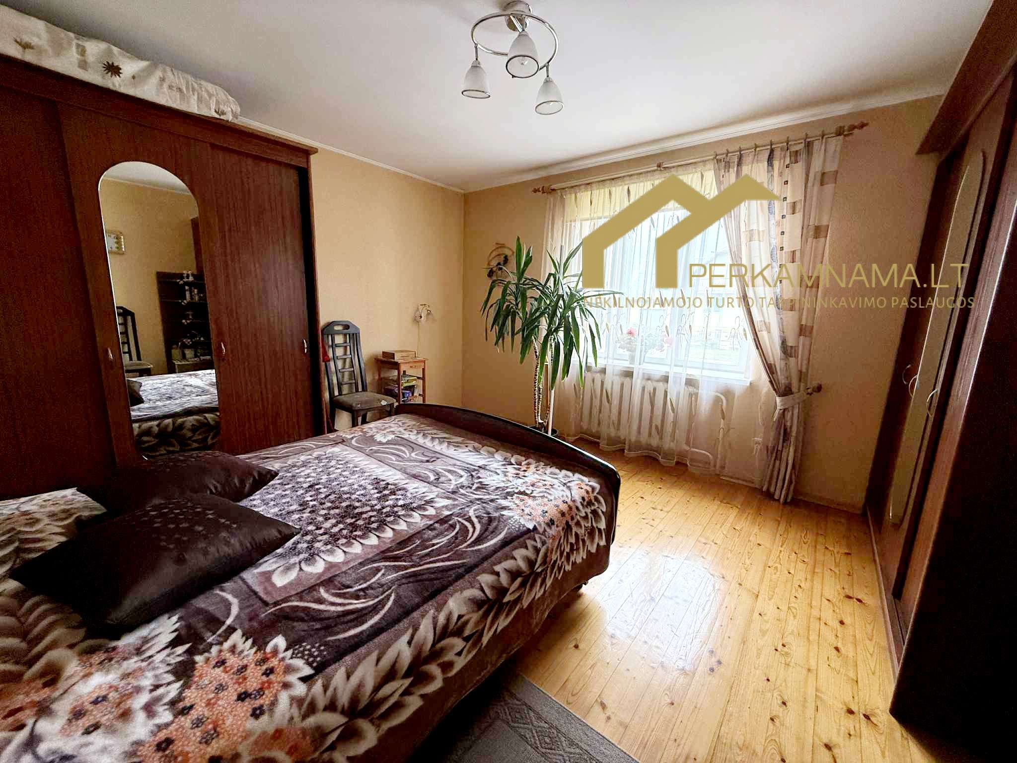 PARDUODAMAS PUSĖ NAMO SU 7 ARŲ SKLYPU GARGŽDUOSE