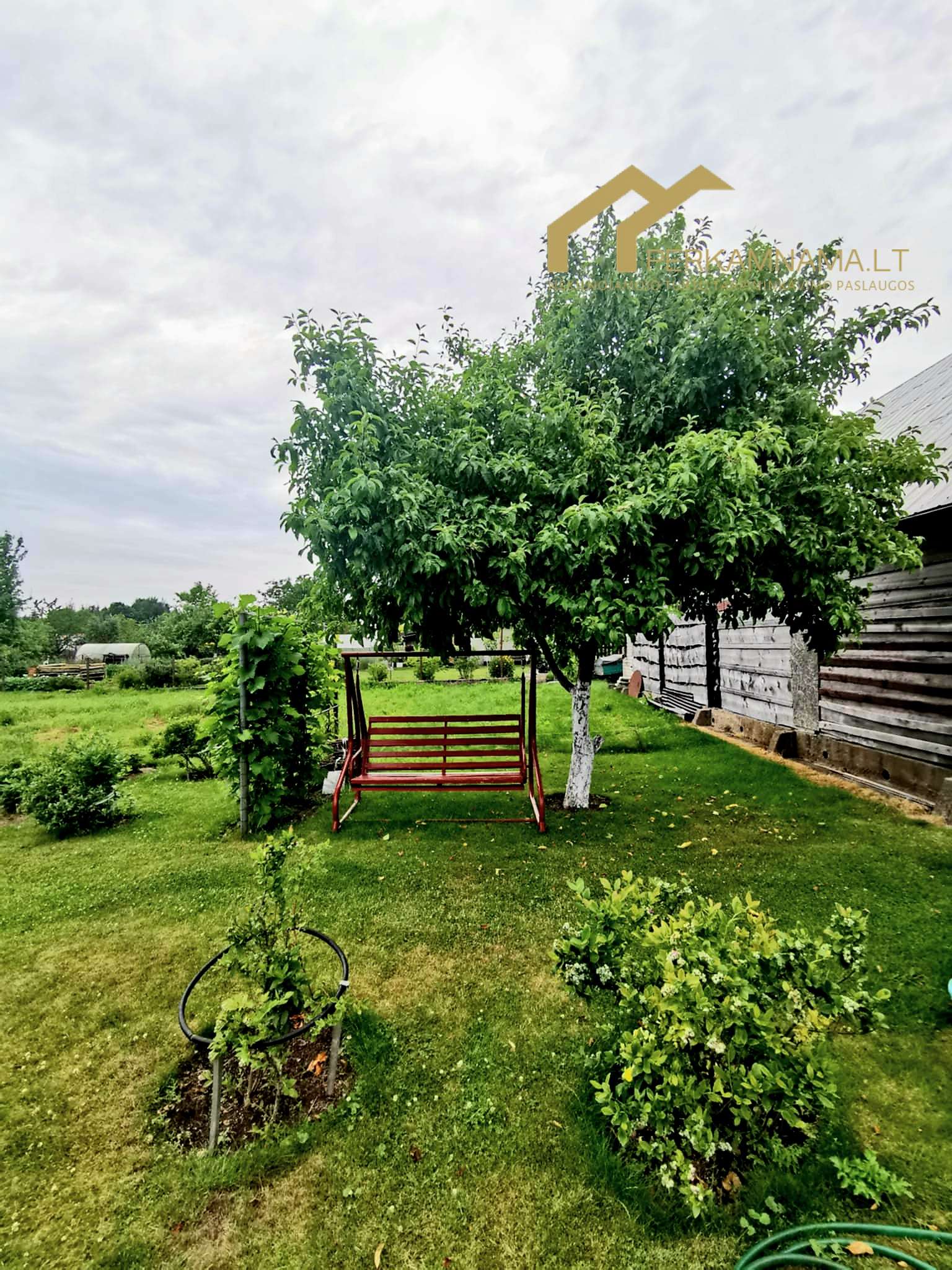 PARDUODAMAS PUSĖ NAMO SU 7 ARŲ SKLYPU GARGŽDUOSE