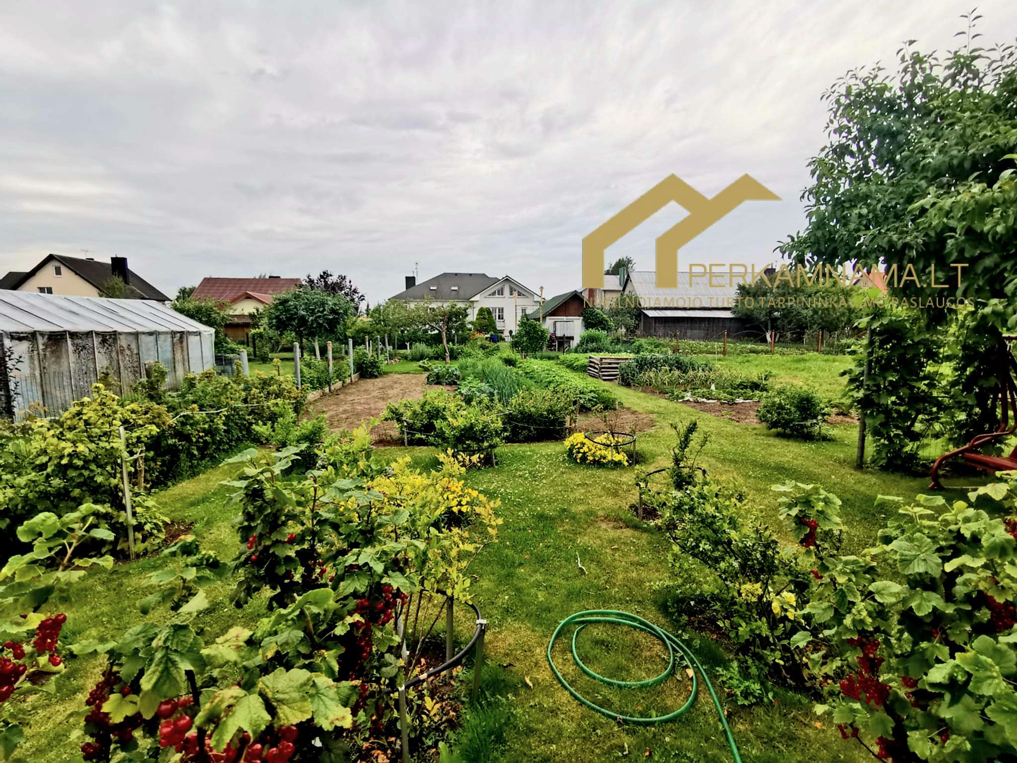 PARDUODAMAS PUSĖ NAMO SU 7 ARŲ SKLYPU GARGŽDUOSE