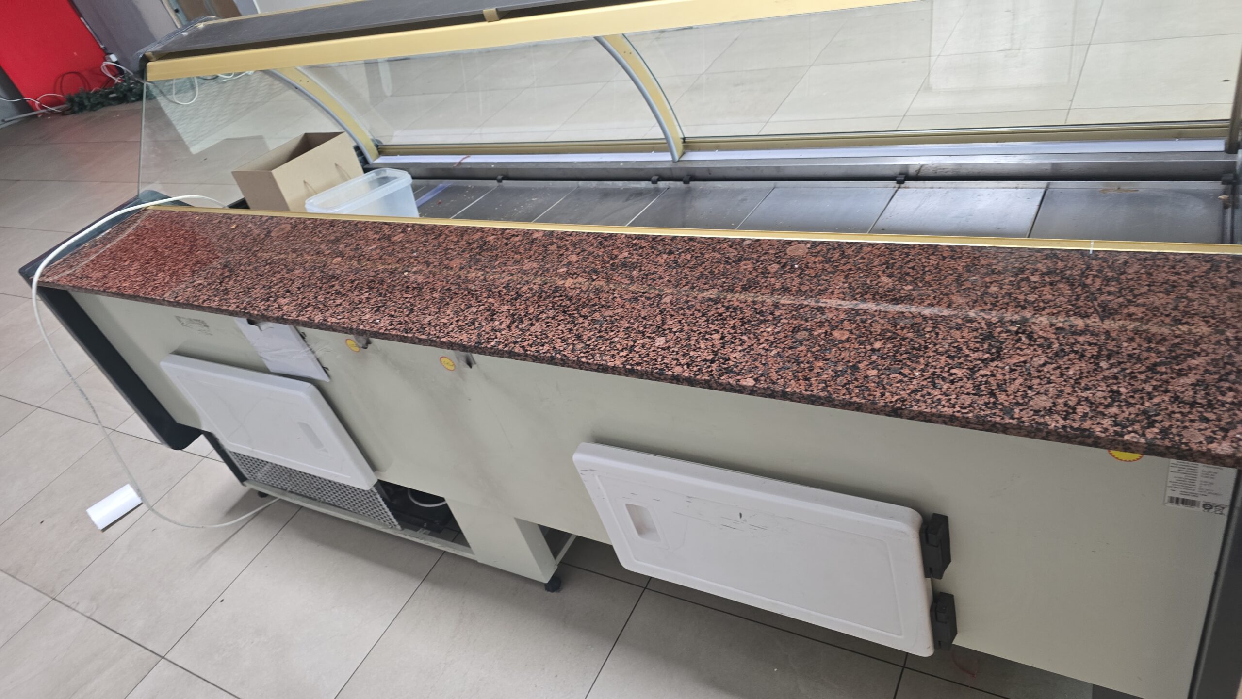 Parduodama Šaldymo vitrina 2,5m.