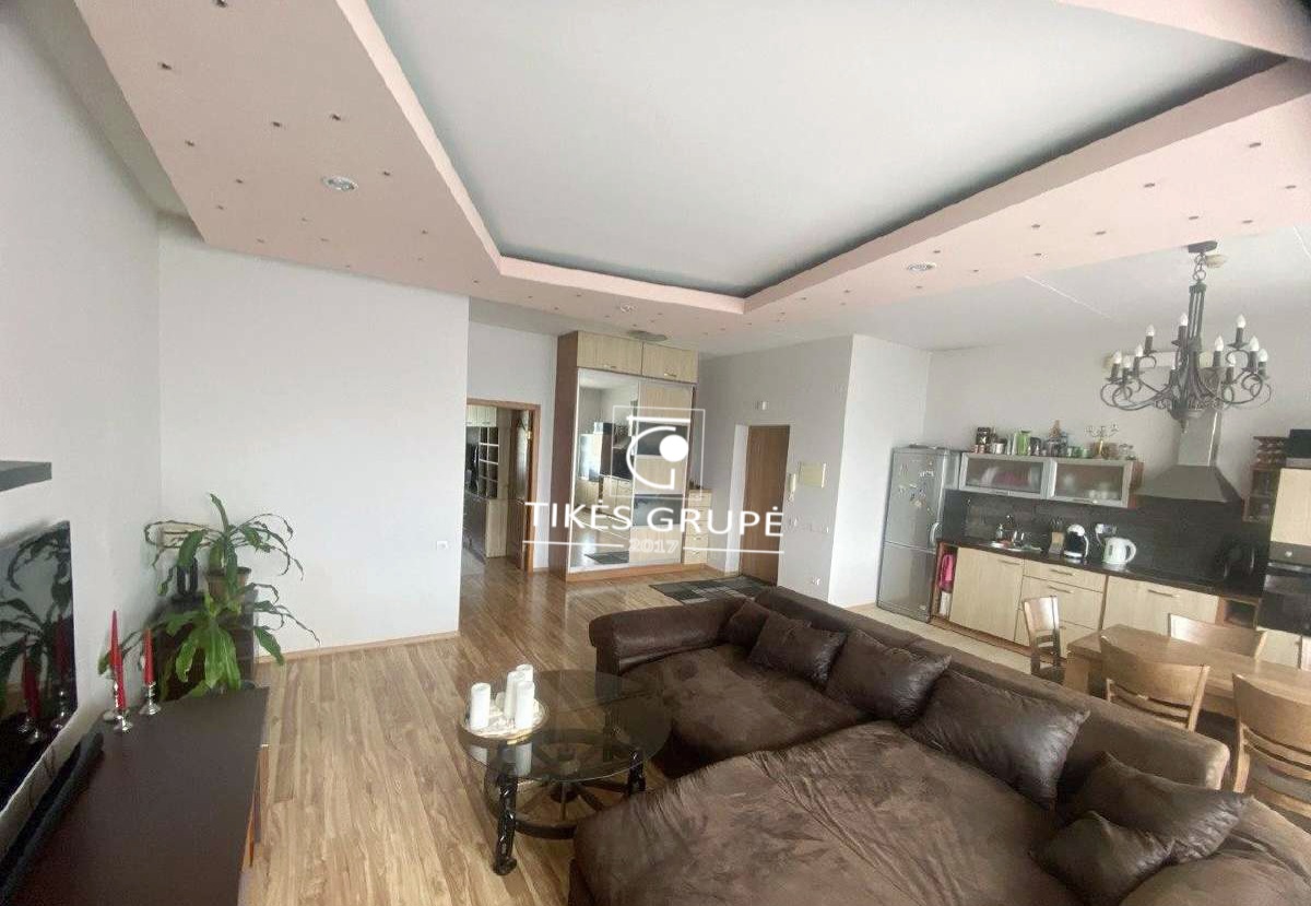 Parduodamas 2 kambarių butas