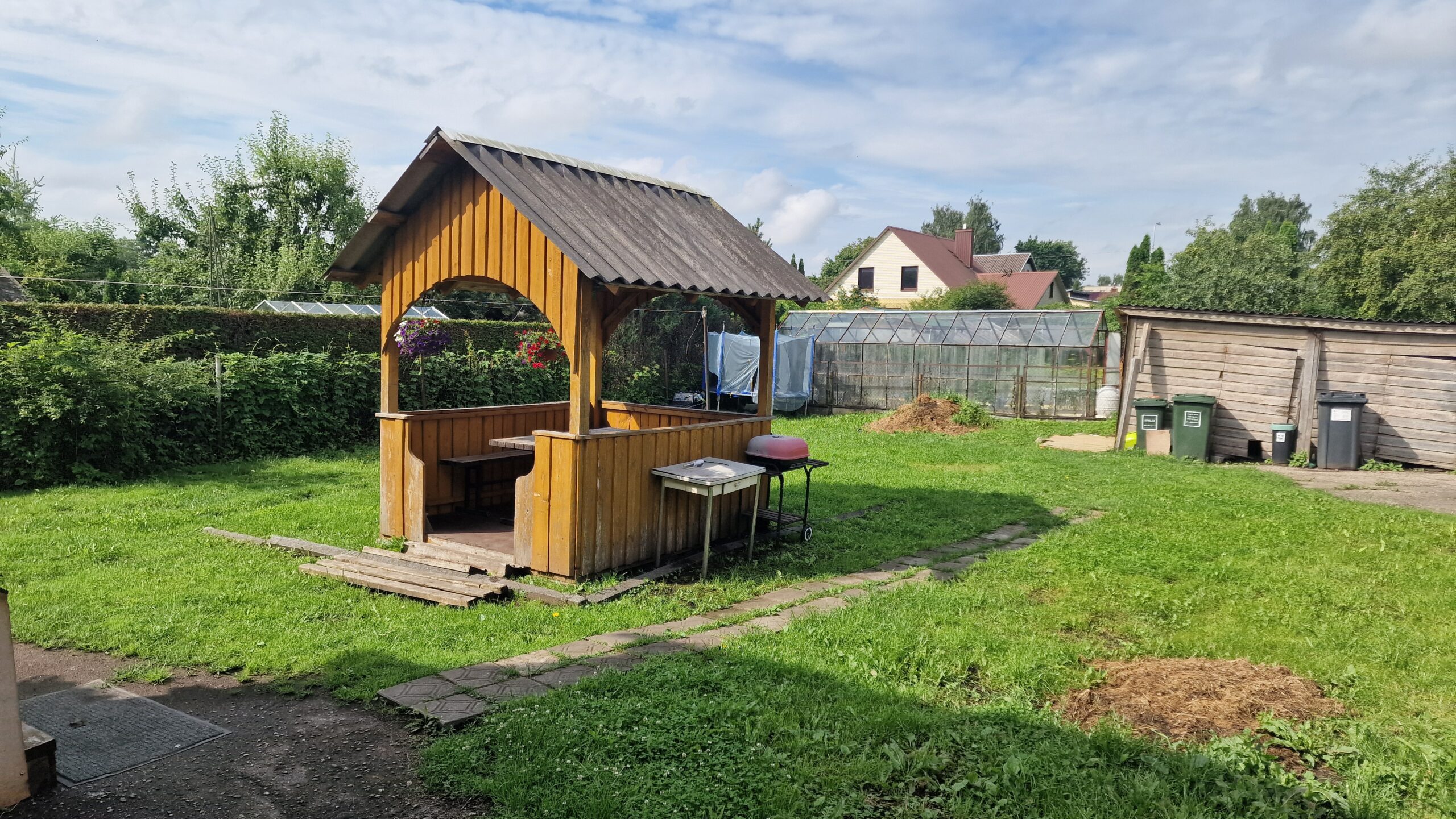 Parduodamas mediniame name 2 kambarių butas pirmame aukšte Staniūnų g. 24 Panevėžys