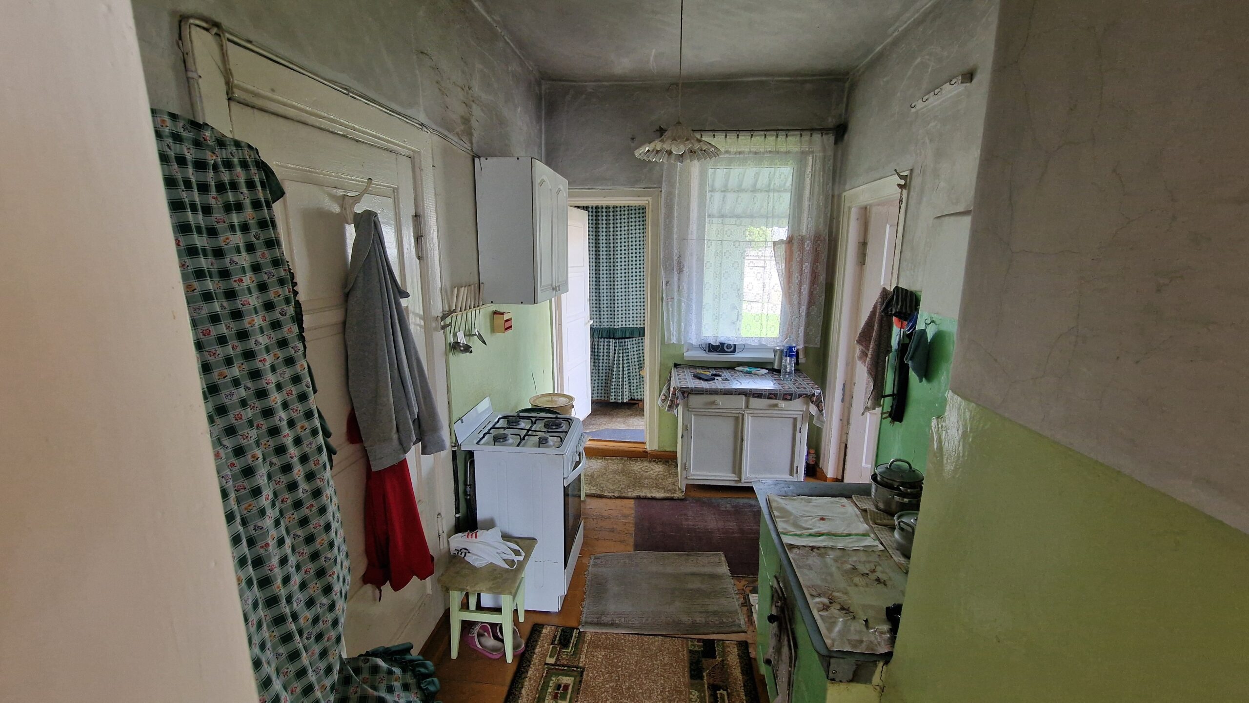 Parduodamas mediniame name 2 kambarių butas pirmame aukšte Staniūnų g. 24 Panevėžys