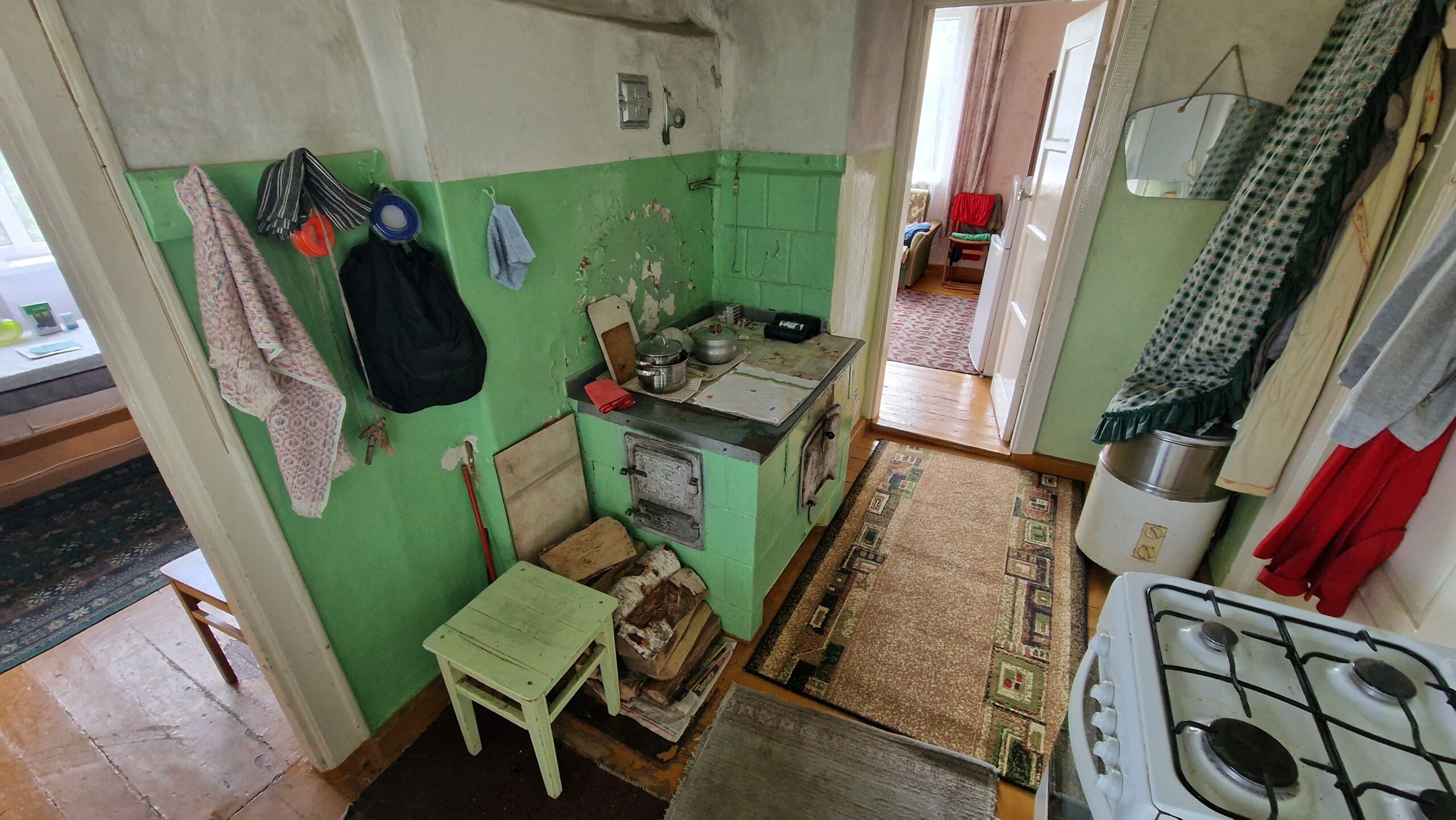 Parduodamas mediniame name 2 kambarių butas pirmame aukšte Staniūnų g. 24 Panevėžys