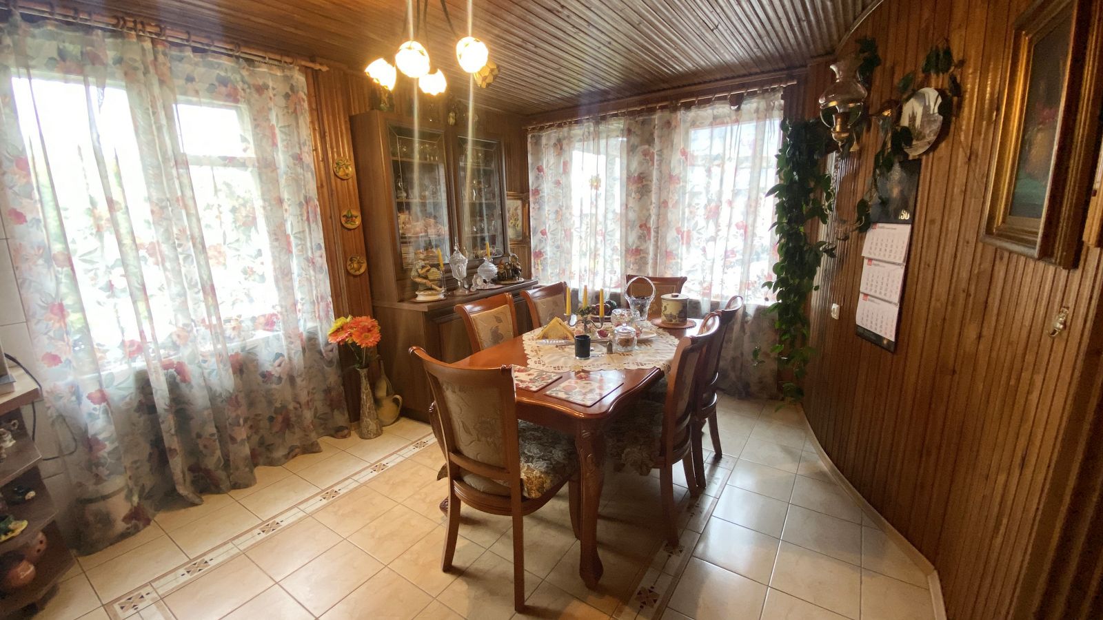 įspūdingas dviejų aukštų namas beveik pačiame Krakių m