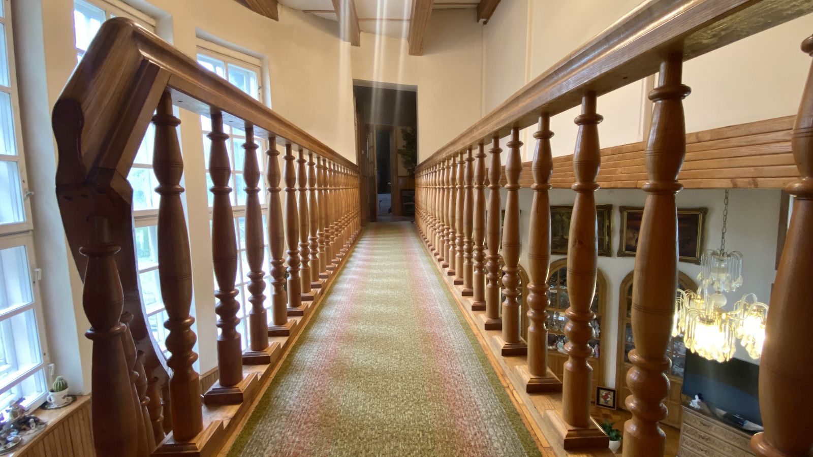 įspūdingas dviejų aukštų namas beveik pačiame Krakių m