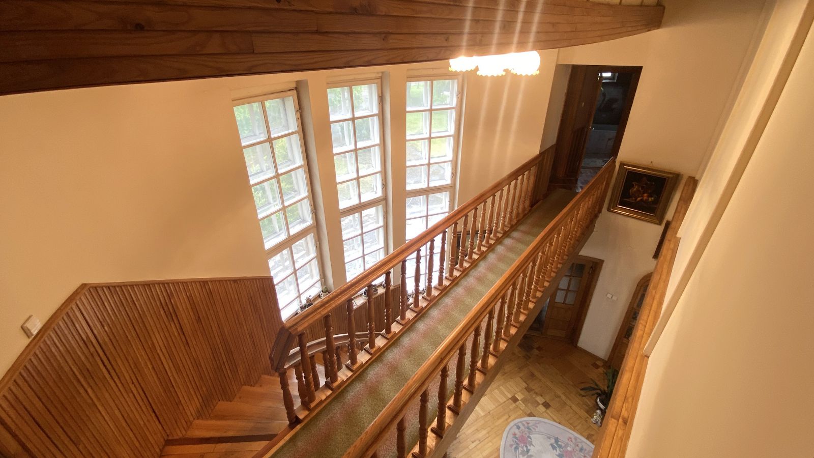 įspūdingas dviejų aukštų namas beveik pačiame Krakių m