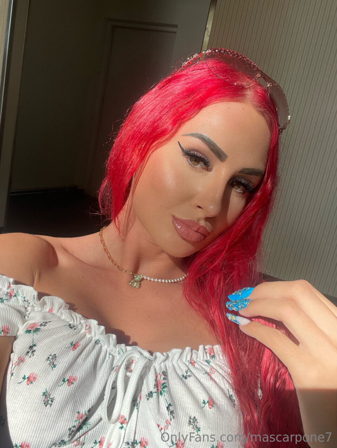 Raudonplauke ieško vaikino