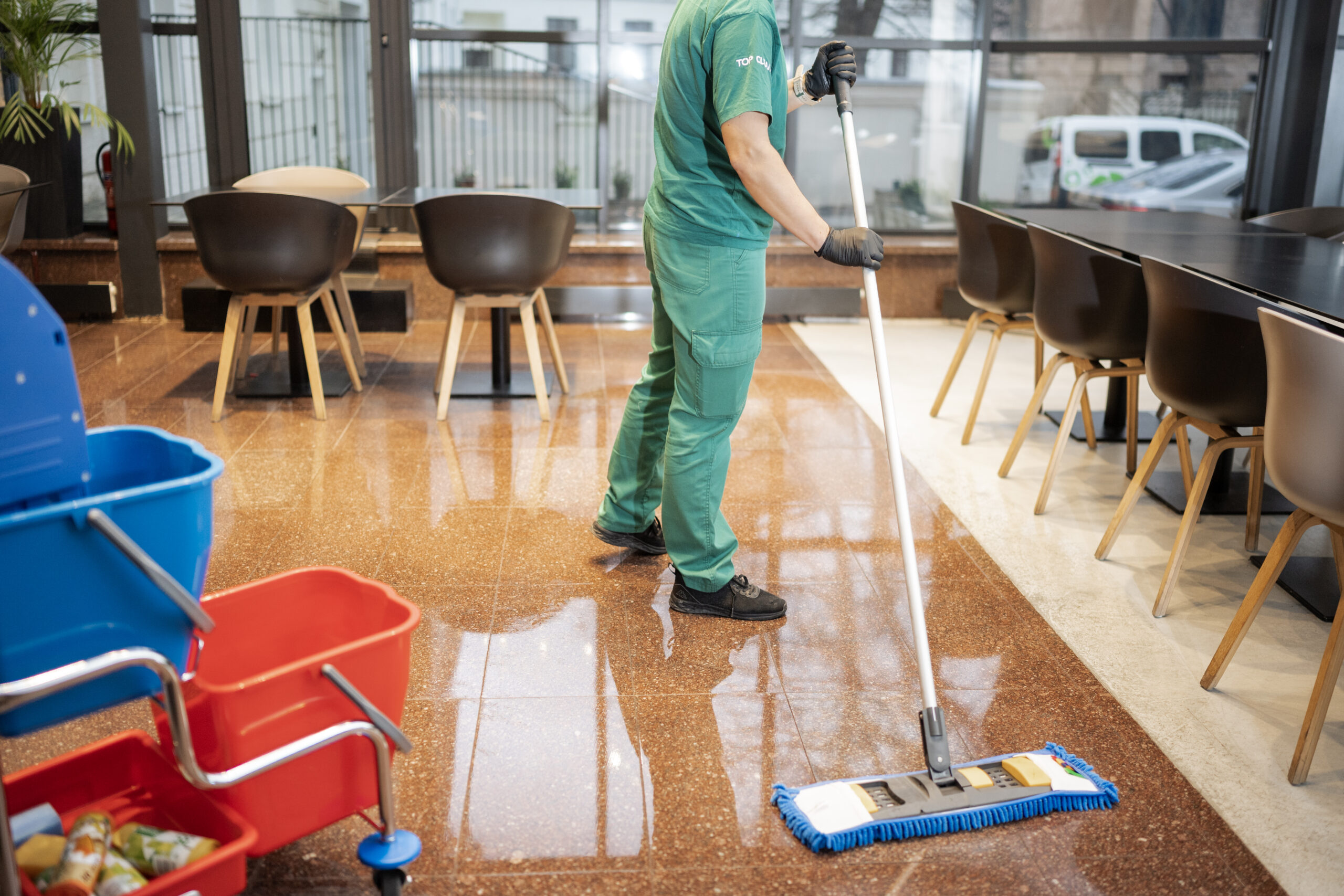 MOBILI VAIRUOJANTI VALYTOJA (S)