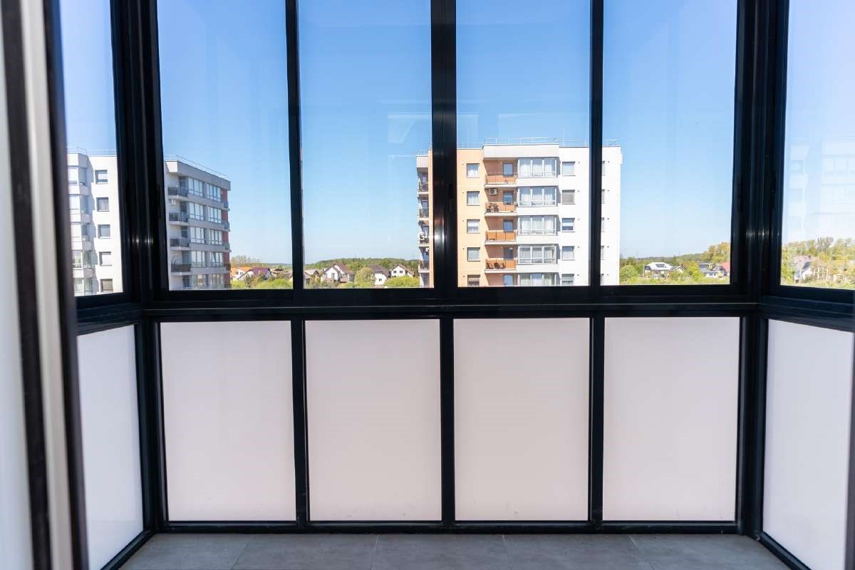 Gargzduose, parduodamas naujos statybos 3 kambarių butas su sandėliuku.