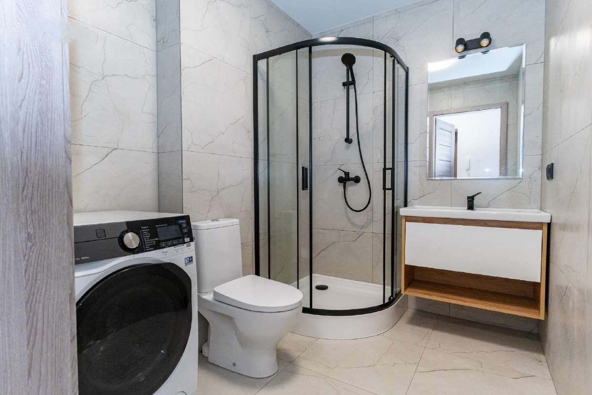 Gargzduose, parduodamas naujos statybos 3 kambarių butas su sandėliuku.