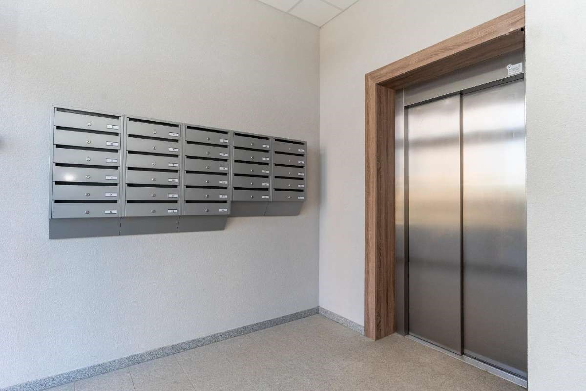 Gargzduose, parduodamas naujos statybos 3 kambarių butas su sandėliuku.