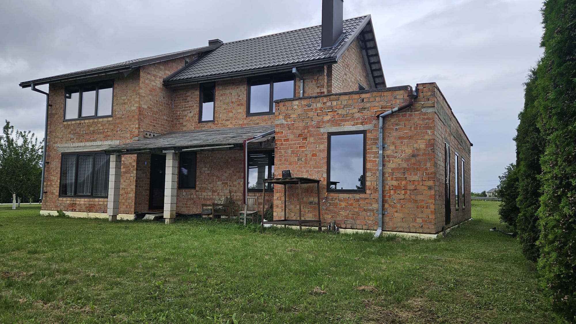 Parduodamas gyvenamasis namas su garažu ir sklypu