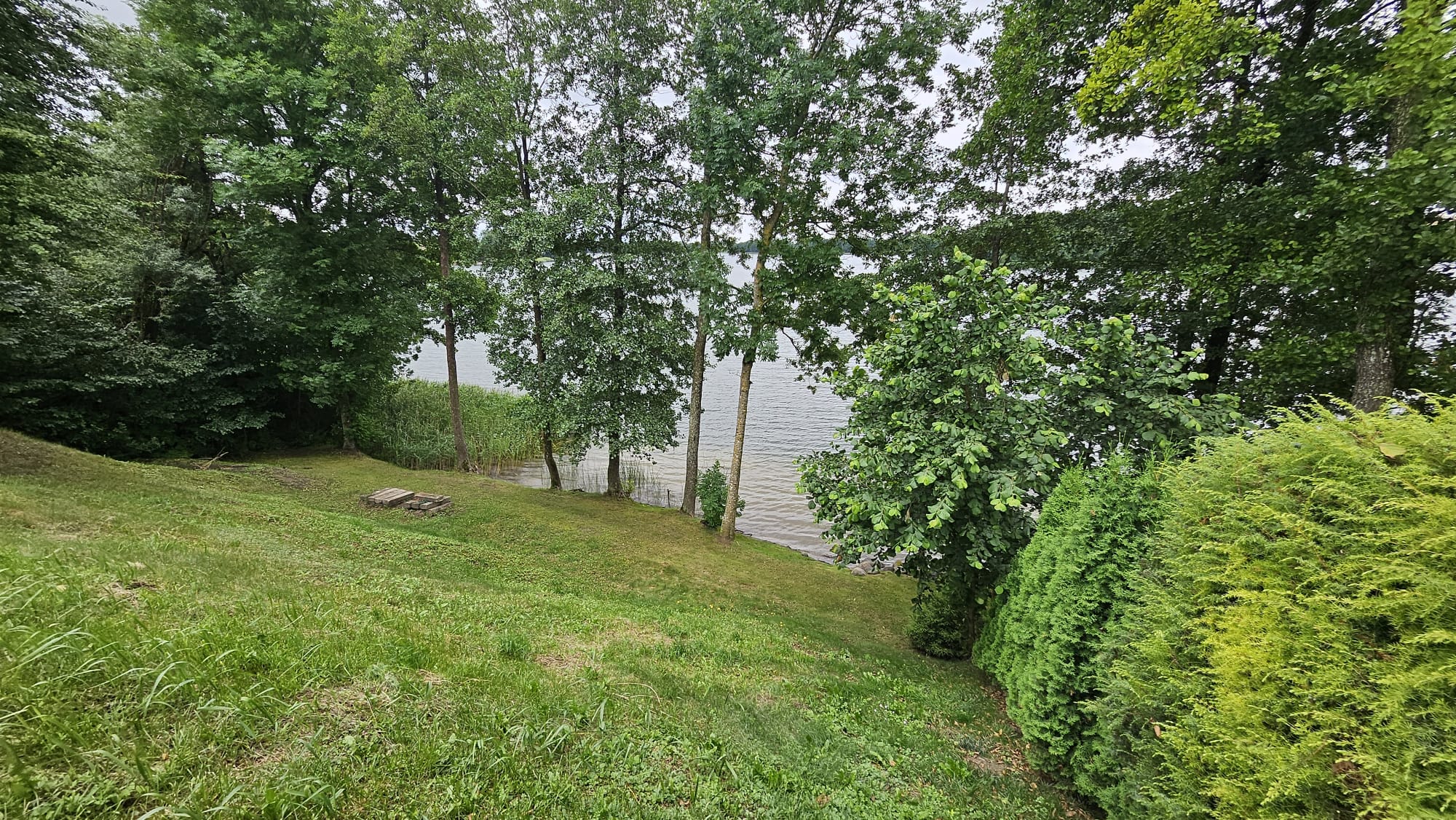 Parduodamas gyvenamasis namas su garažu ir sklypu