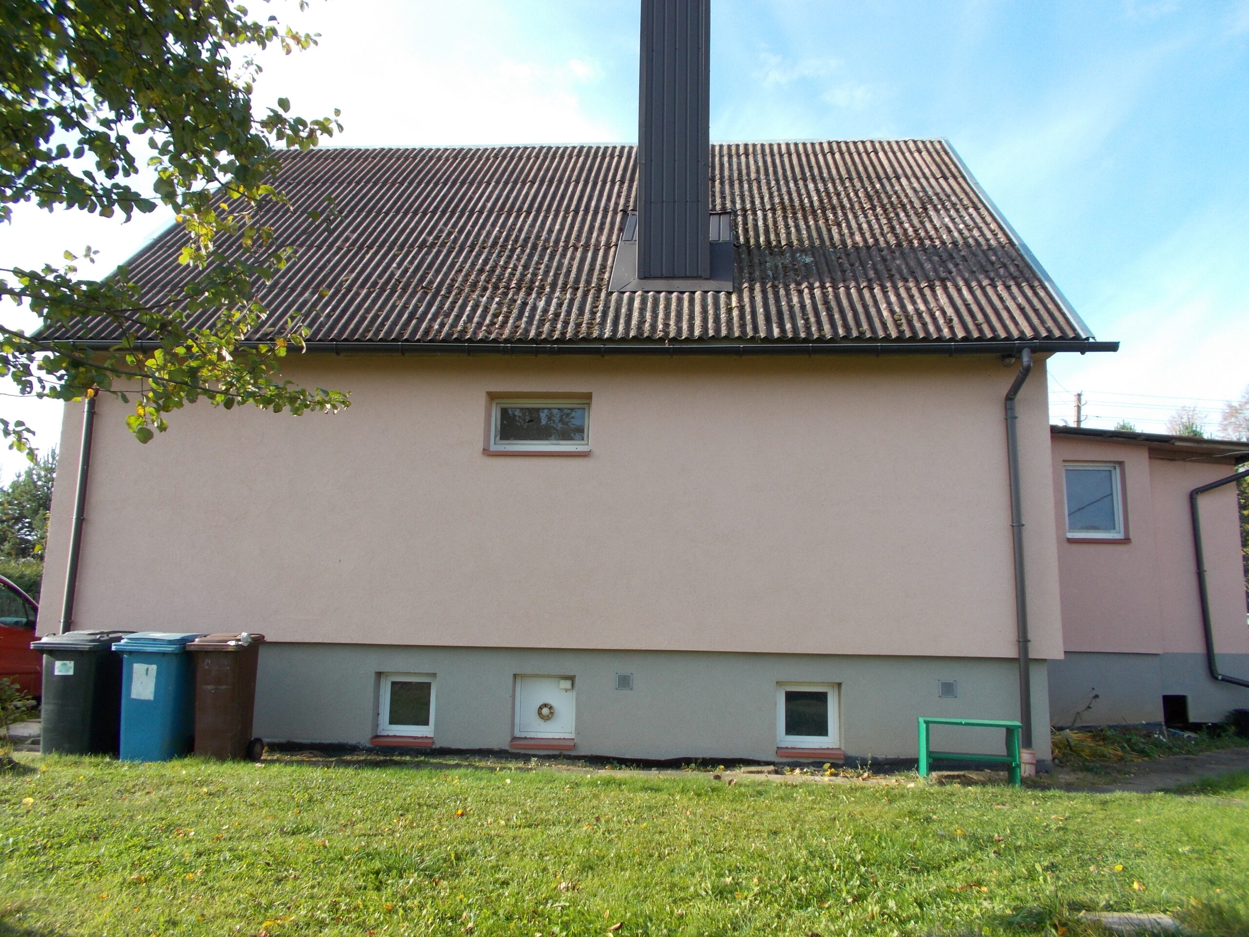 Parduodamas namas su 18 a sklypu. Žemė Ventos gamtos parke, netoli Ventos upės.