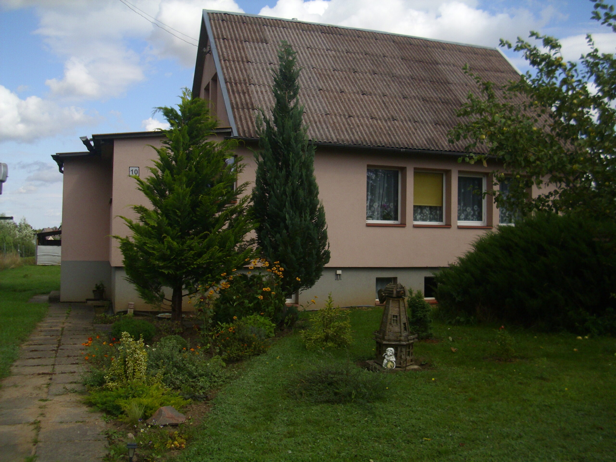 Parduodamas namas su 18 a sklypu. Žemė Ventos gamtos parke, netoli Ventos upės.