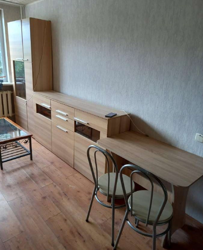 Parduodamas didysis kambarys bloke Debreceno g.