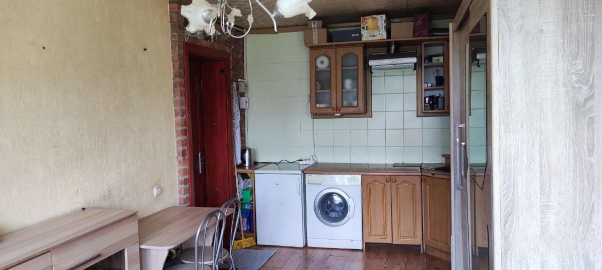 Parduodamas didysis kambarys bloke Debreceno g.