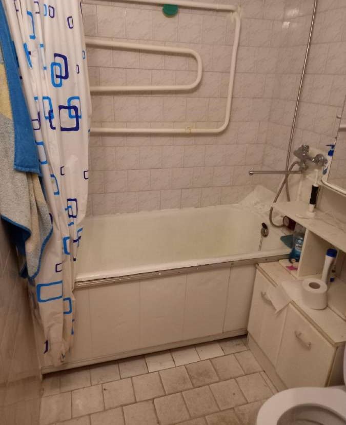 Parduodamas didysis kambarys bloke Debreceno g.